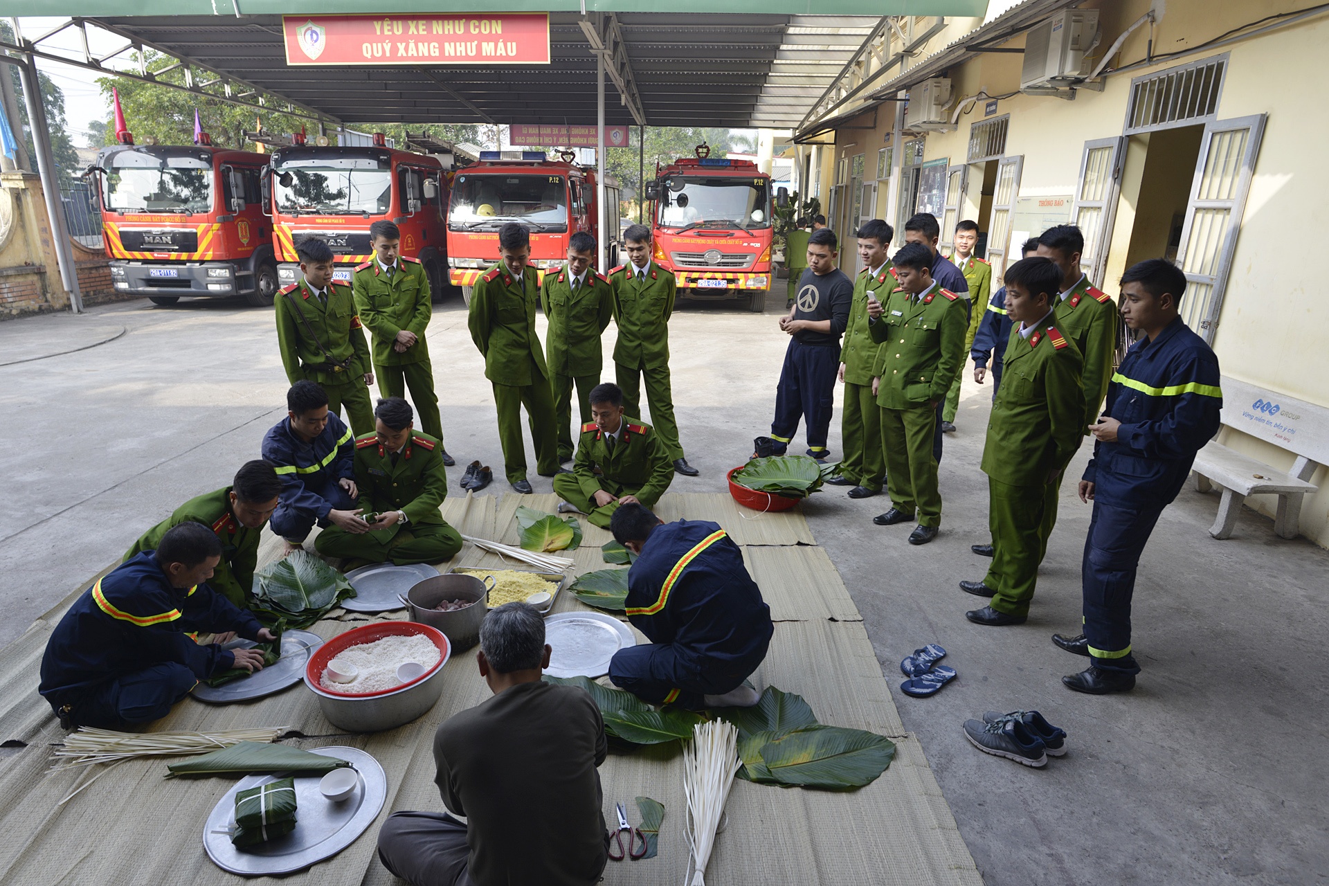 Canh sat PCCC tro tai goi banh chung anh 6