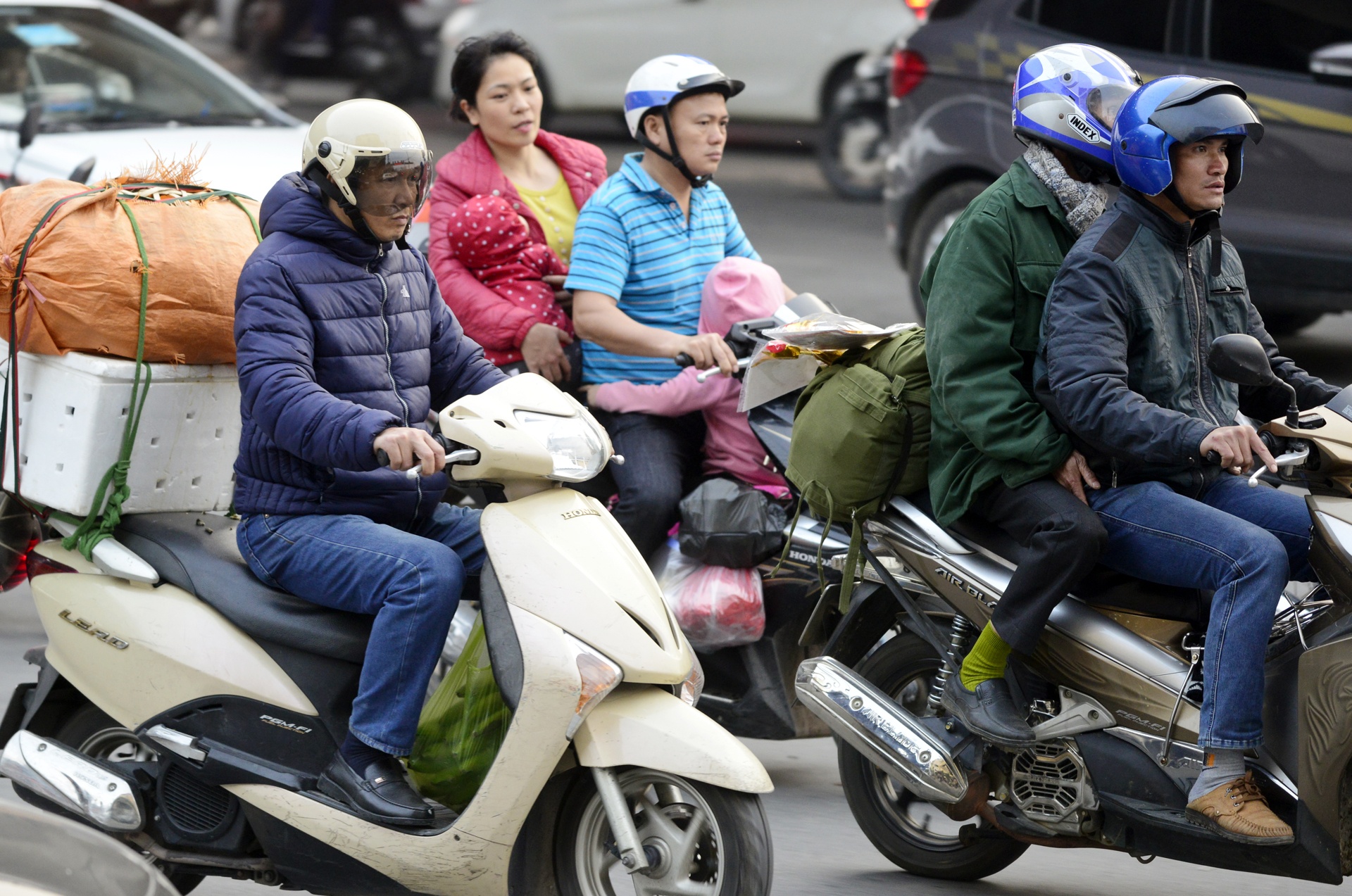 Nguoi dan tro lai Ha Noi,  giao thong un tac anh 3