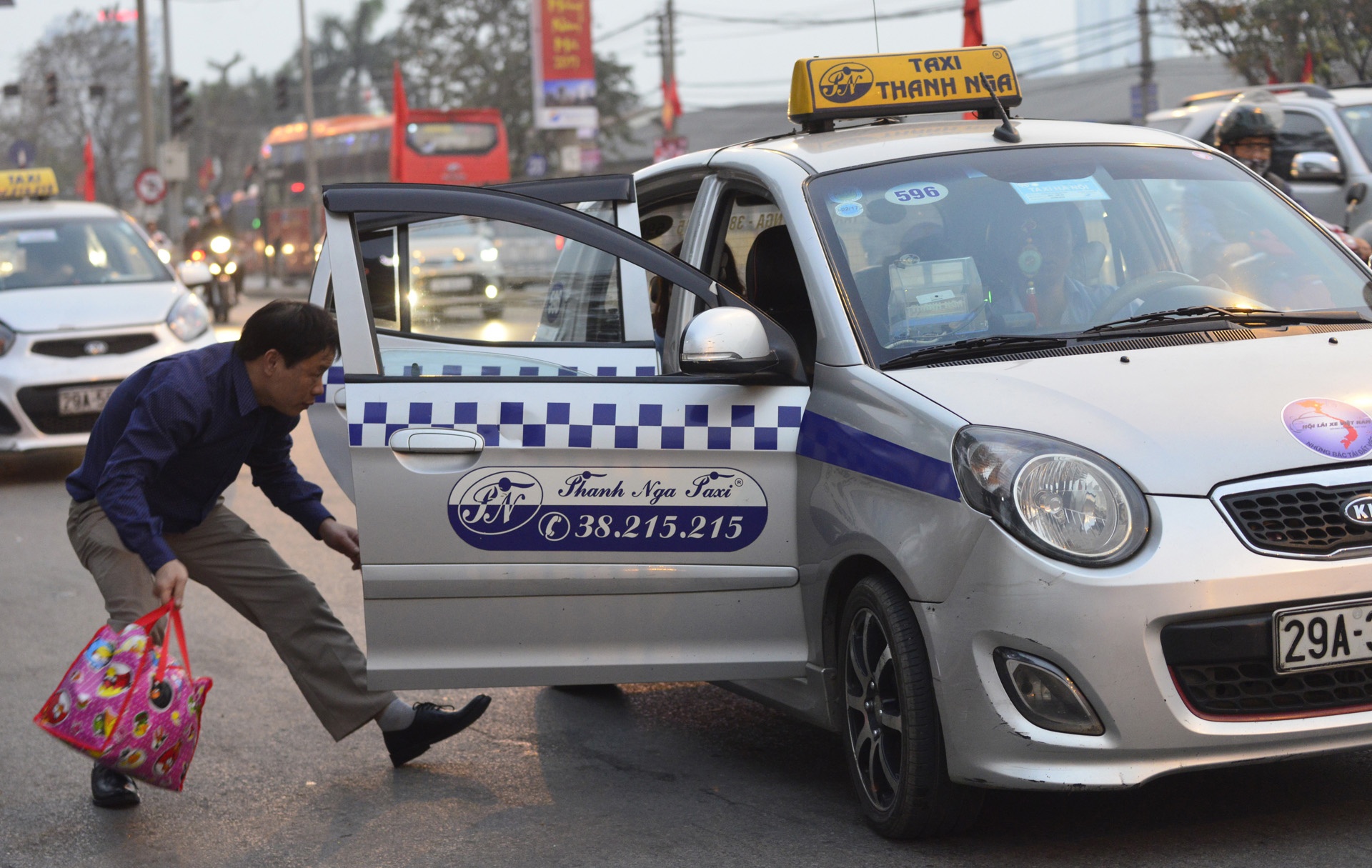 Nguoi dan tro lai Ha Noi,  giao thong un tac anh 11