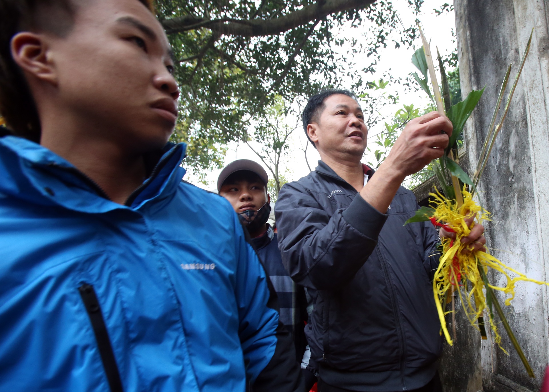 Tranh cuop hoa tre nao loan tai hoi Giong anh 10