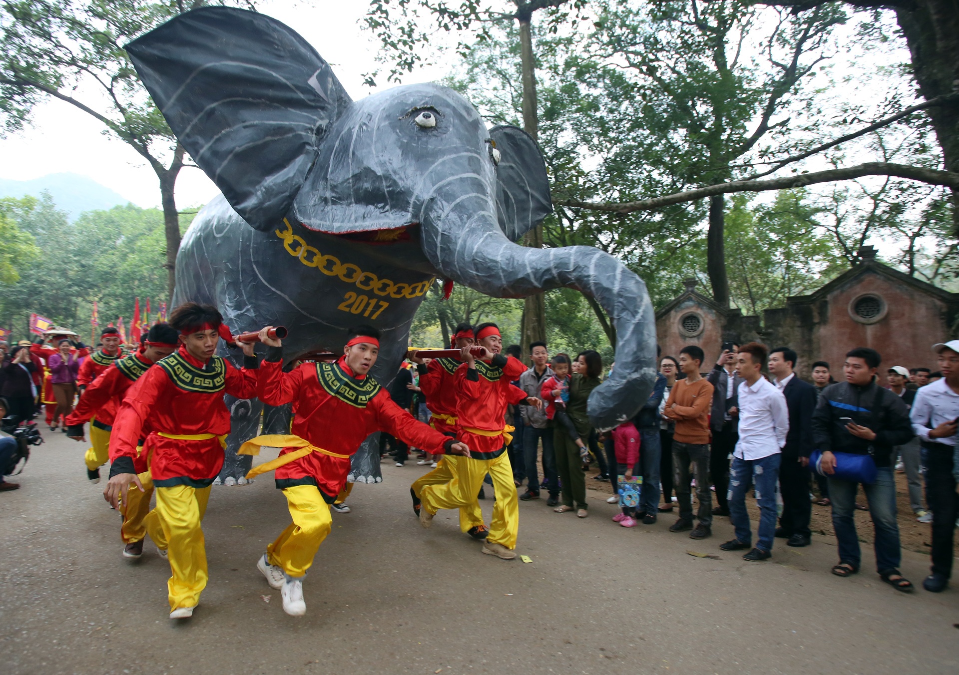 Tranh cuop hoa tre nao loan tai hoi Giong anh 11