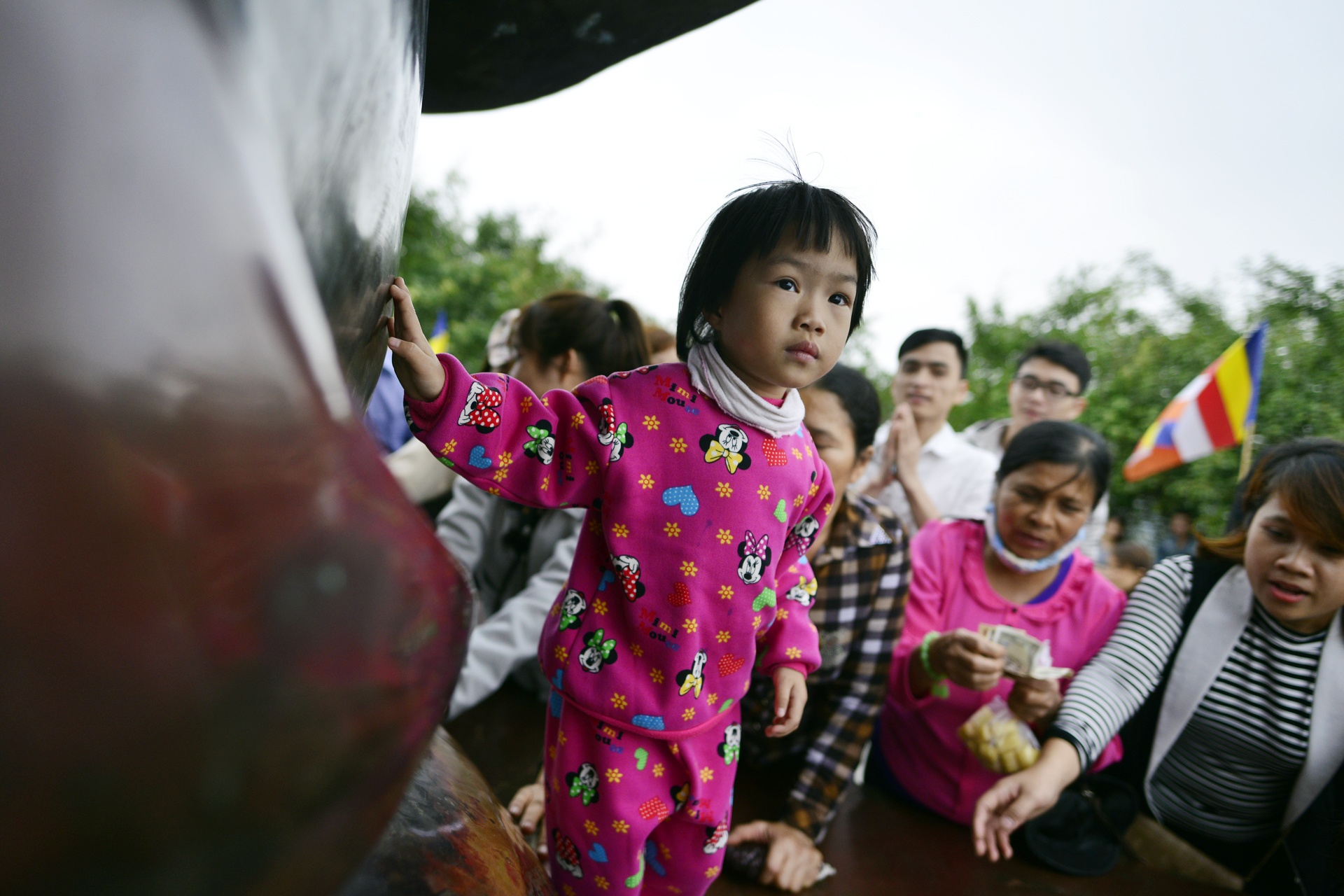 chen chuc xoa tien len tuong la han,  tuong phat anh 12