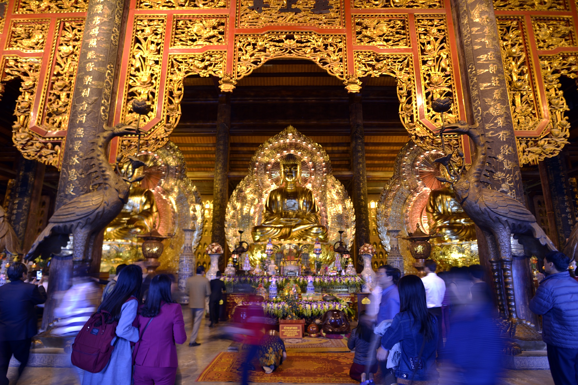 chen chuc xoa tien len tuong la han,  tuong phat anh 13