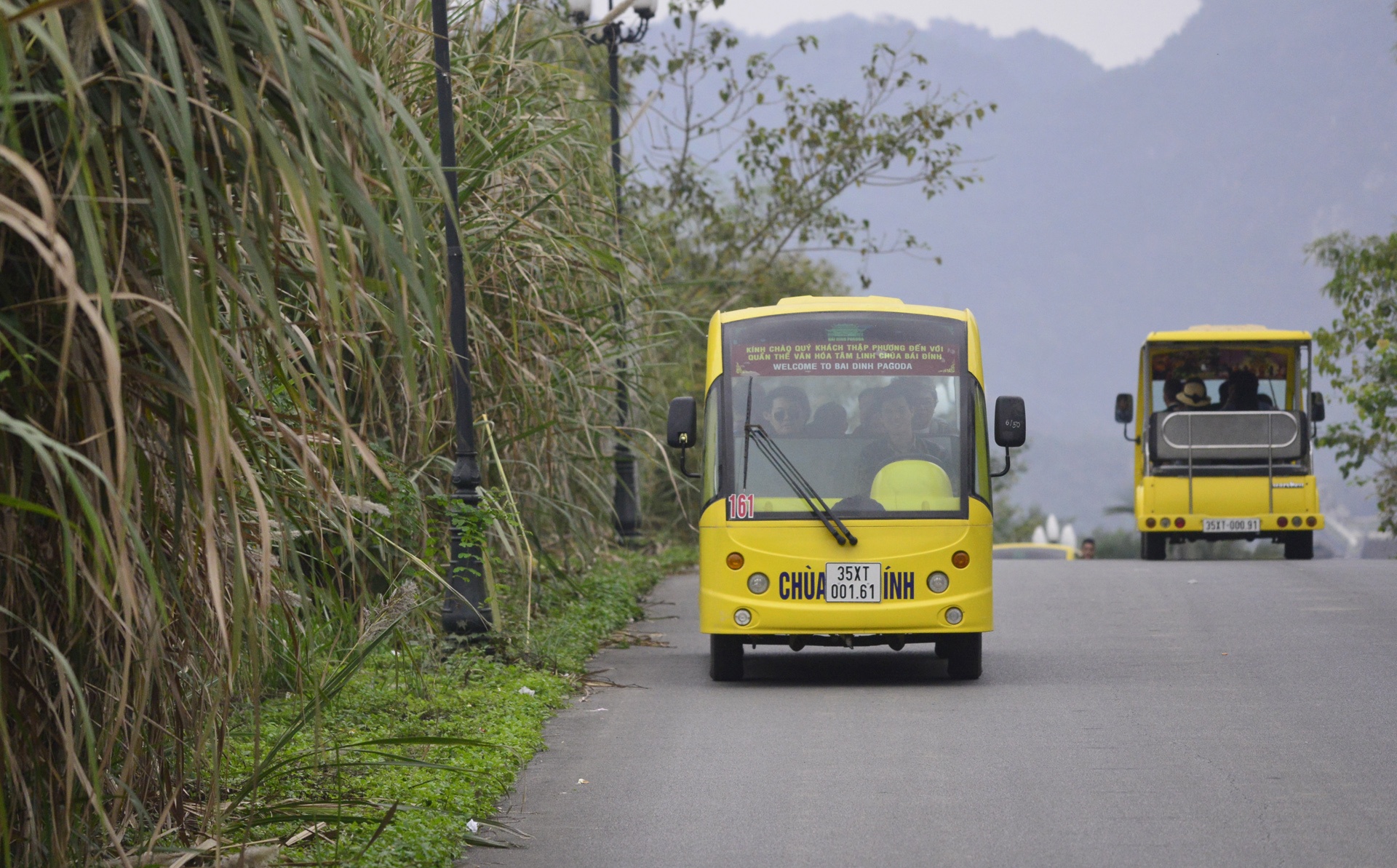chen chuc xoa tien len tuong la han,  tuong phat anh 15