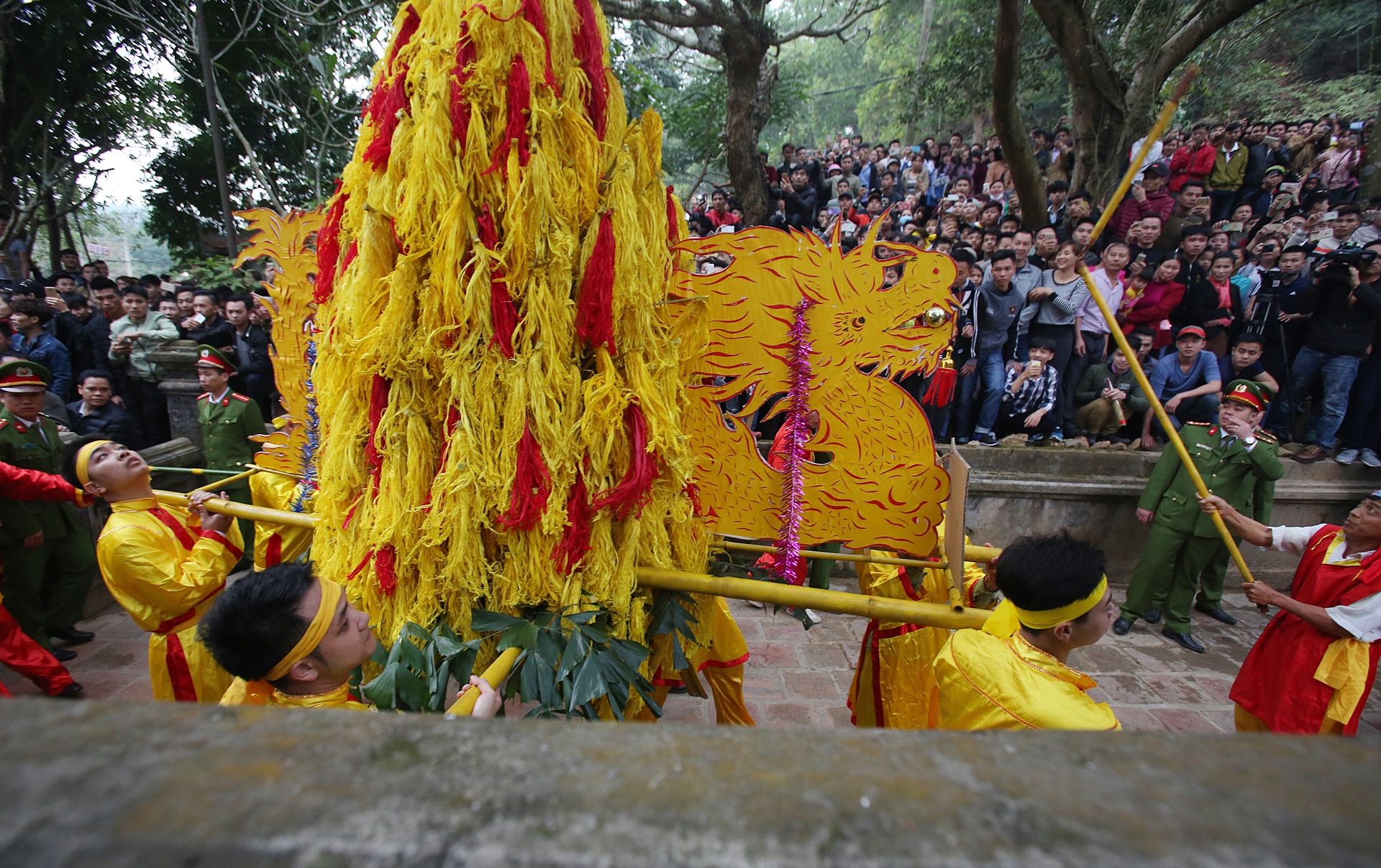 Tranh cuop hoa tre nao loan tai hoi Giong anh 4