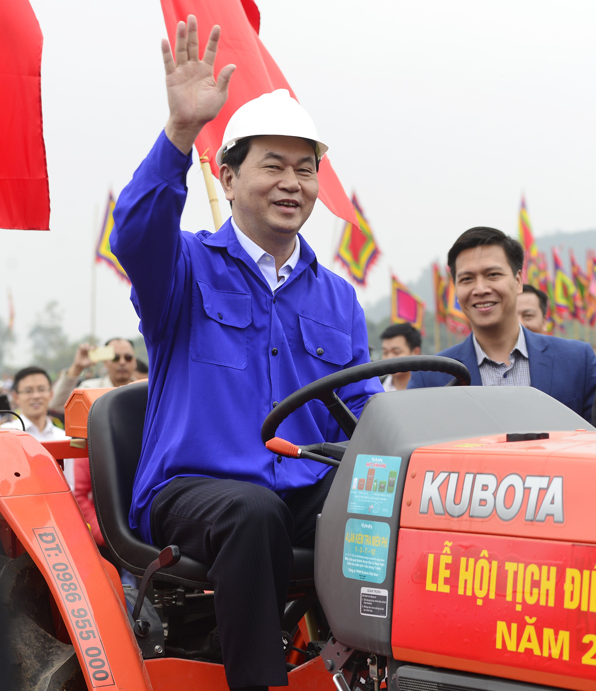 Chu tich nuoc lai may cay o le hoi Tich Dien anh 4