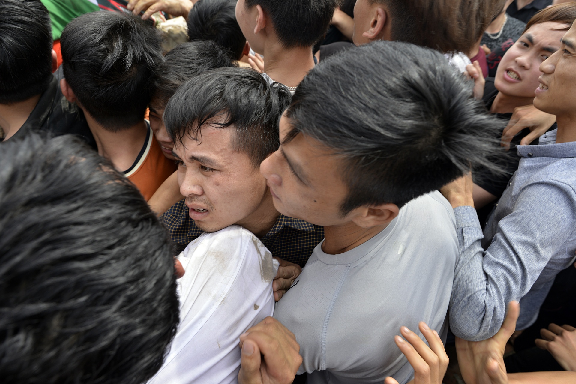 Giam dap cuop chieu o le duc but anh 11