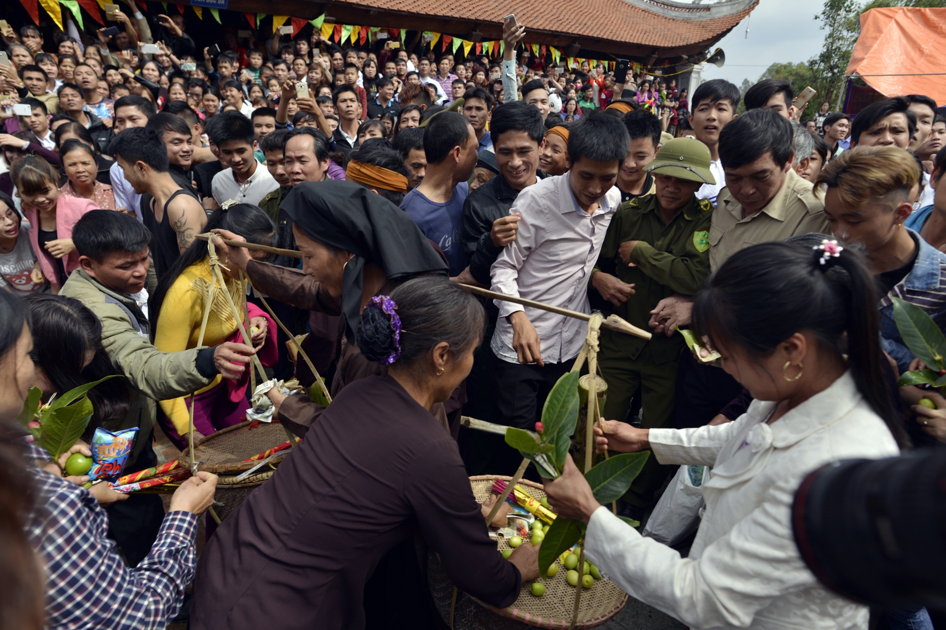 Giam dap cuop chieu o le duc but anh 16