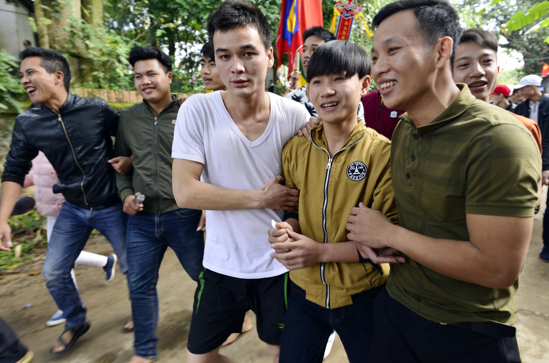 Giam dap cuop chieu o le duc but anh 3