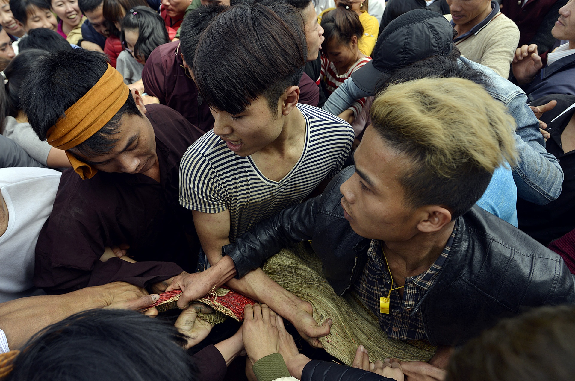 Giam dap cuop chieu o le duc but anh 9