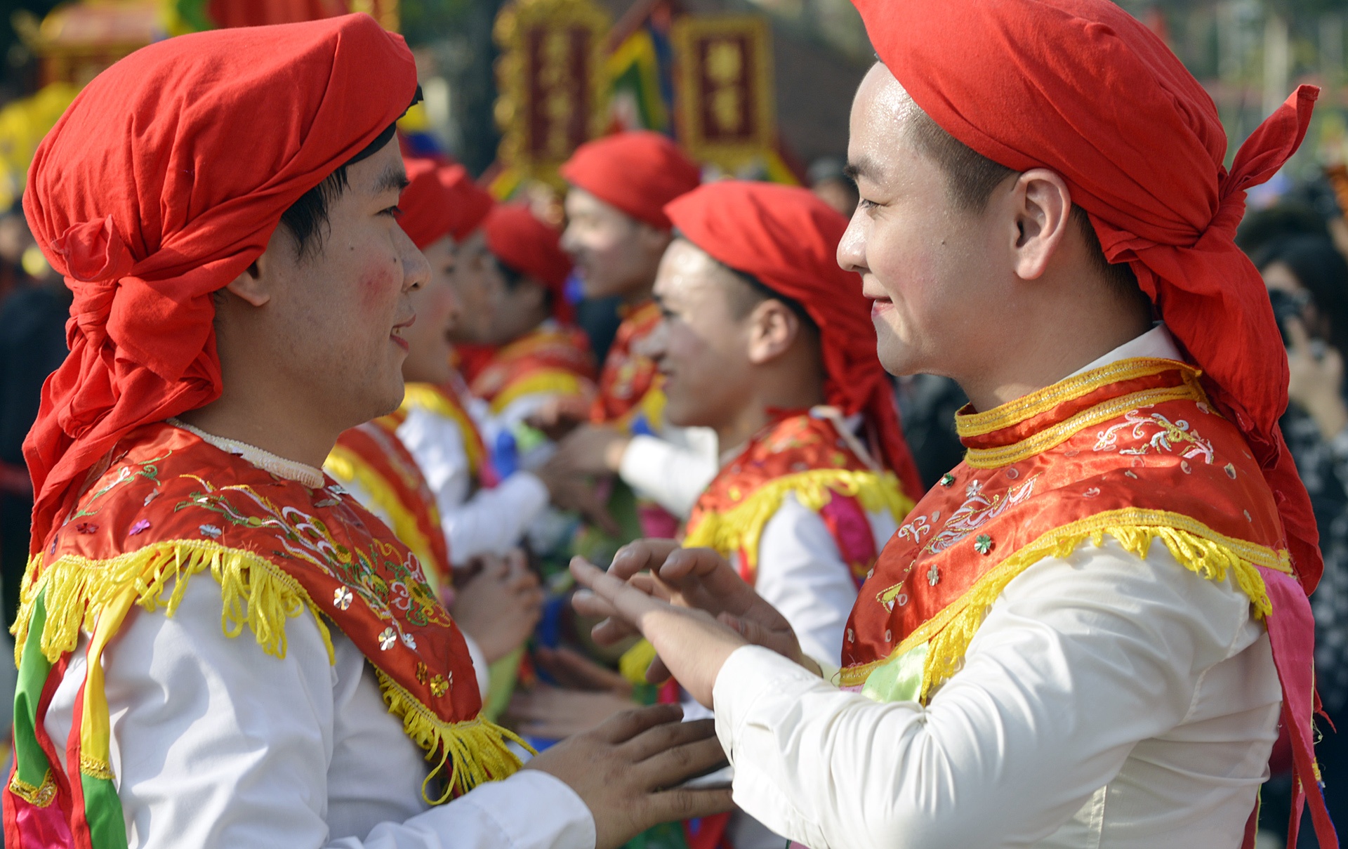 cac chang trai to son,  chit khan mo qua anh 10