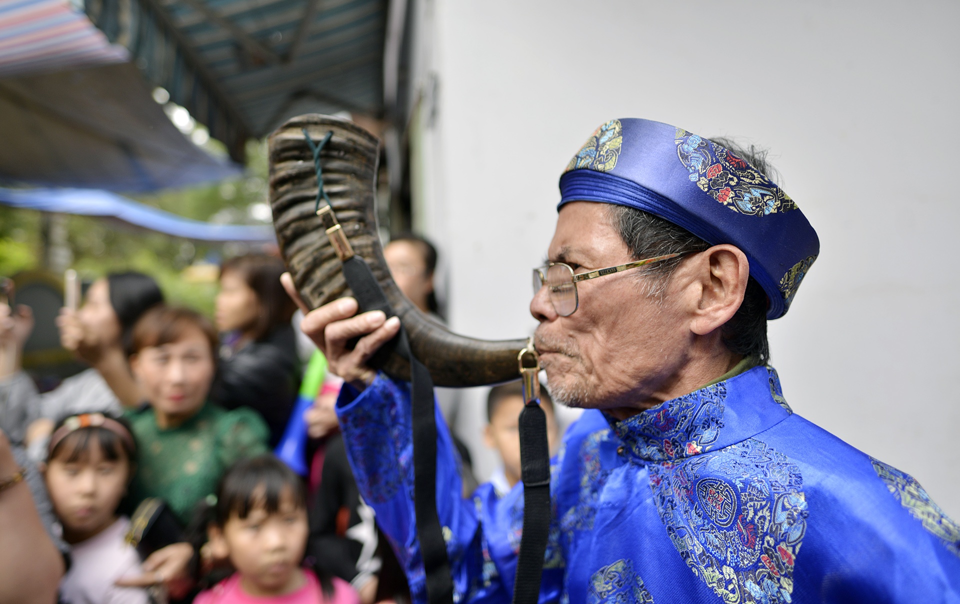 cac chang trai to son,  chit khan mo qua anh 16