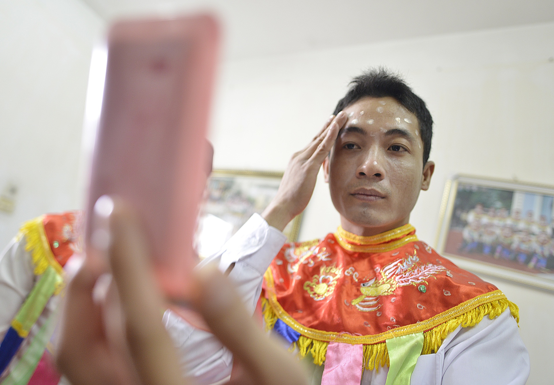 cac chang trai to son,  chit khan mo qua anh 3