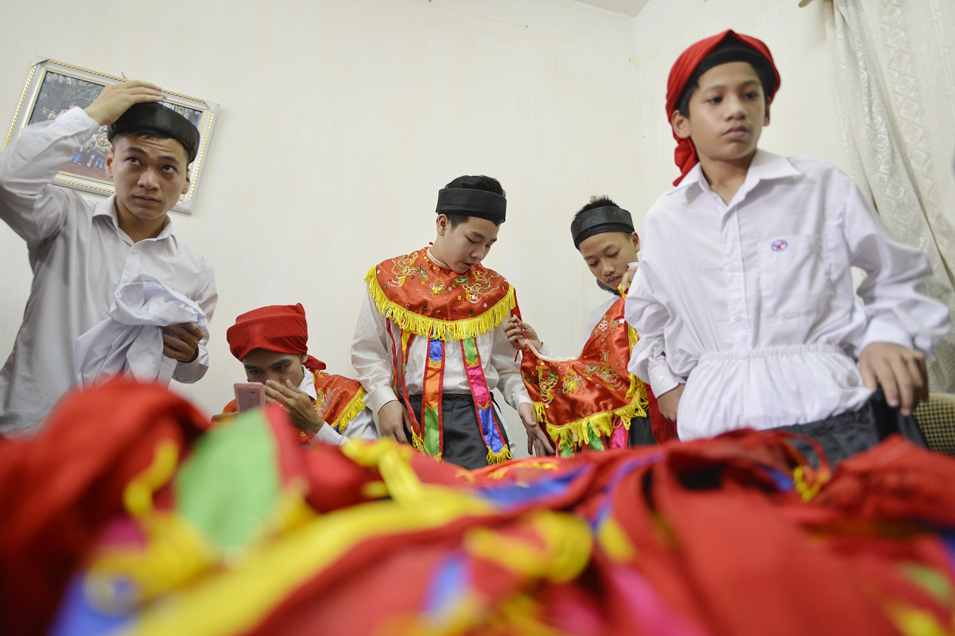 cac chang trai to son,  chit khan mo qua anh 4