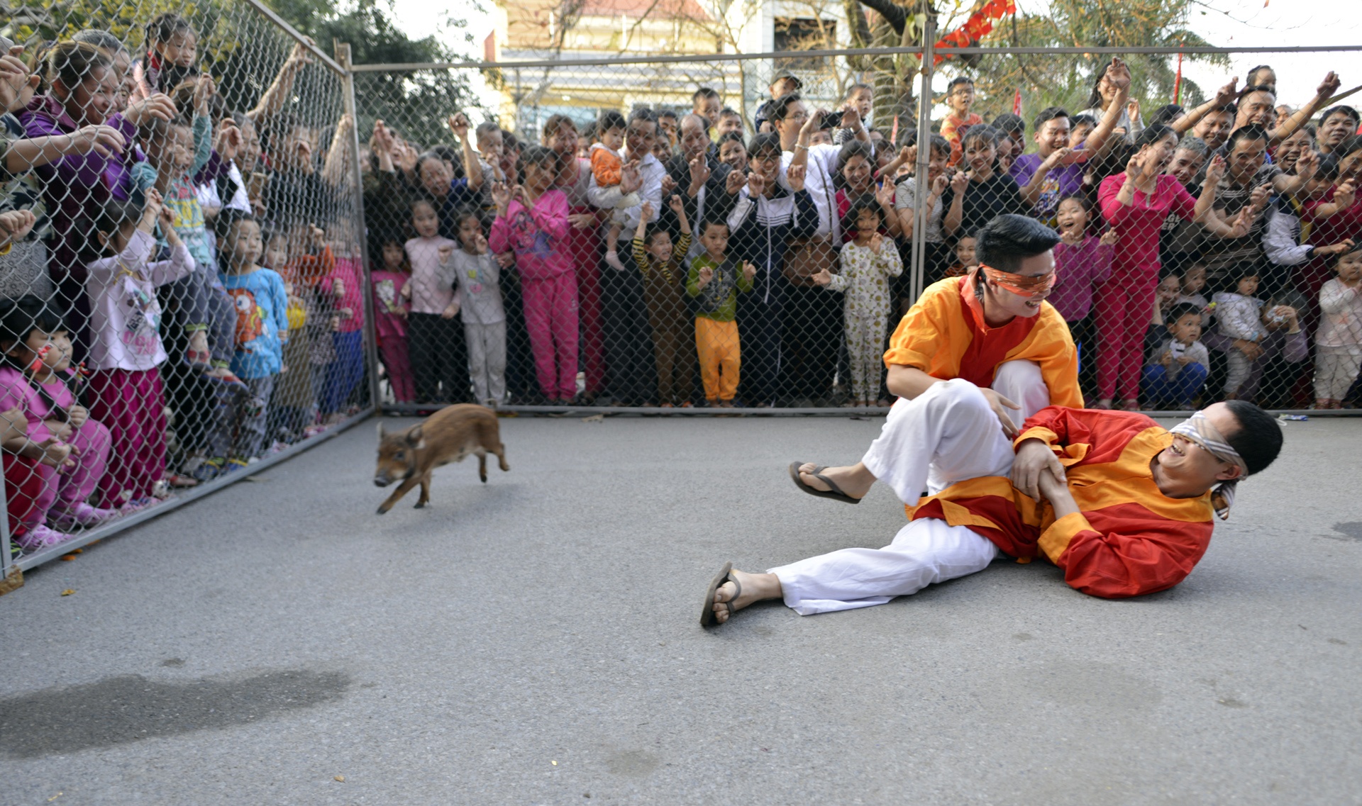 hinh anh hom hinh tai le hoi van phuc anh 16