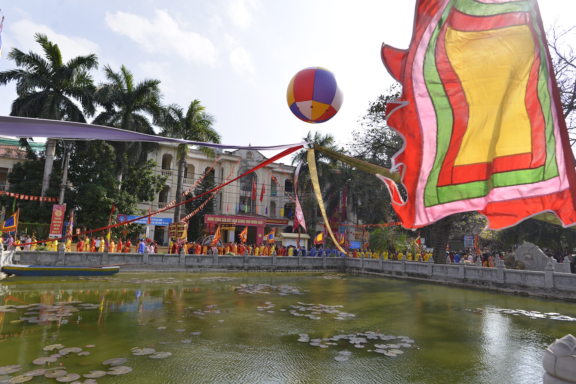 hinh anh hom hinh tai le hoi van phuc anh 1