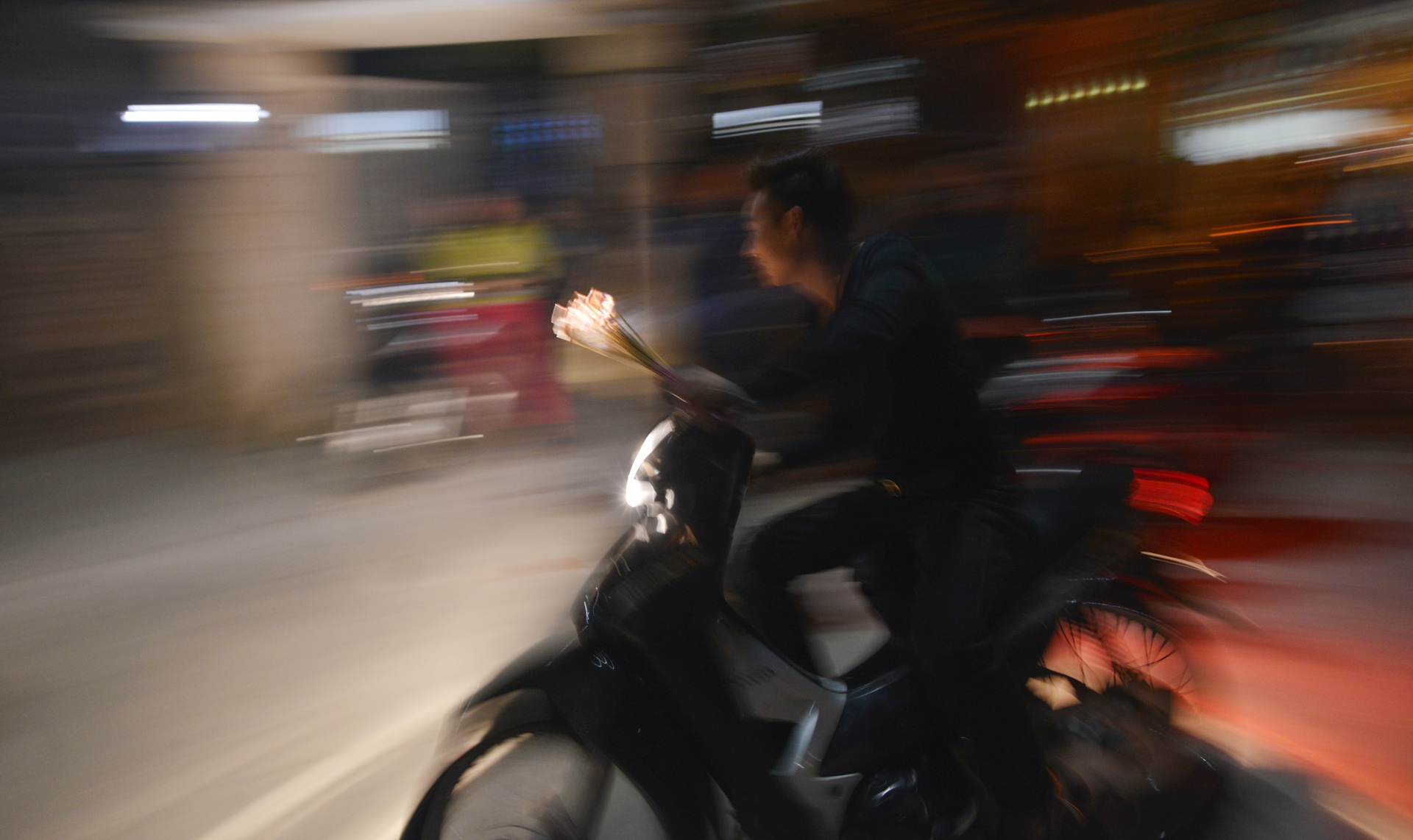 dot 30 kg vang ma lam lua de nguoi dan lay do anh 17