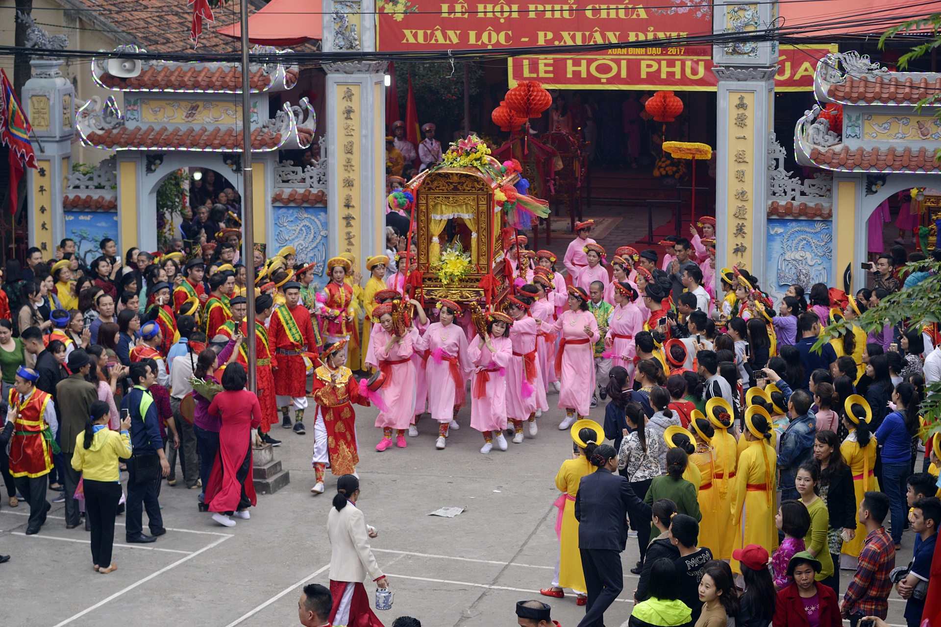 nu ruoc kieu bay o Ha Noi anh 1