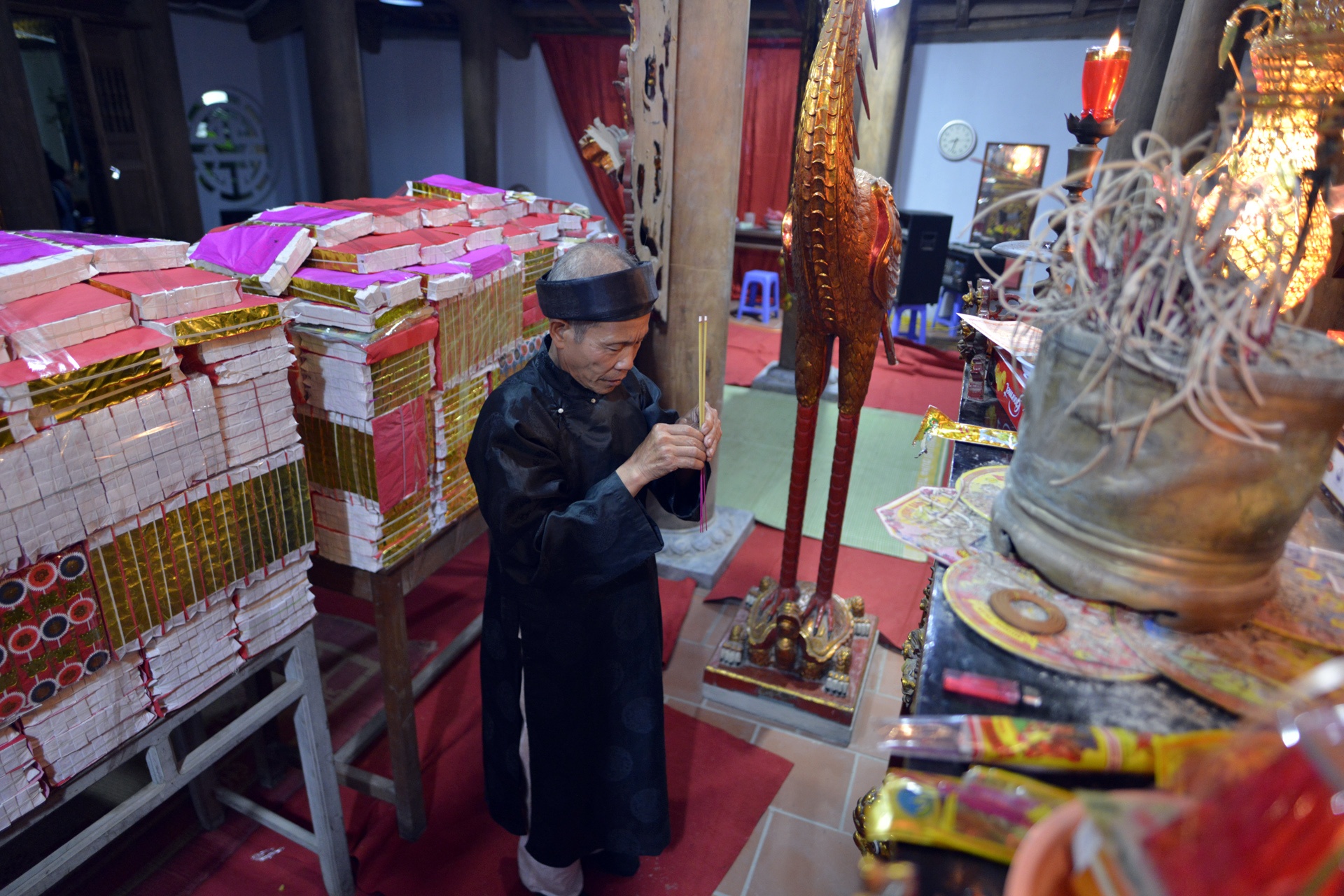 dot 30 kg vang ma lam lua de nguoi dan lay do anh 2