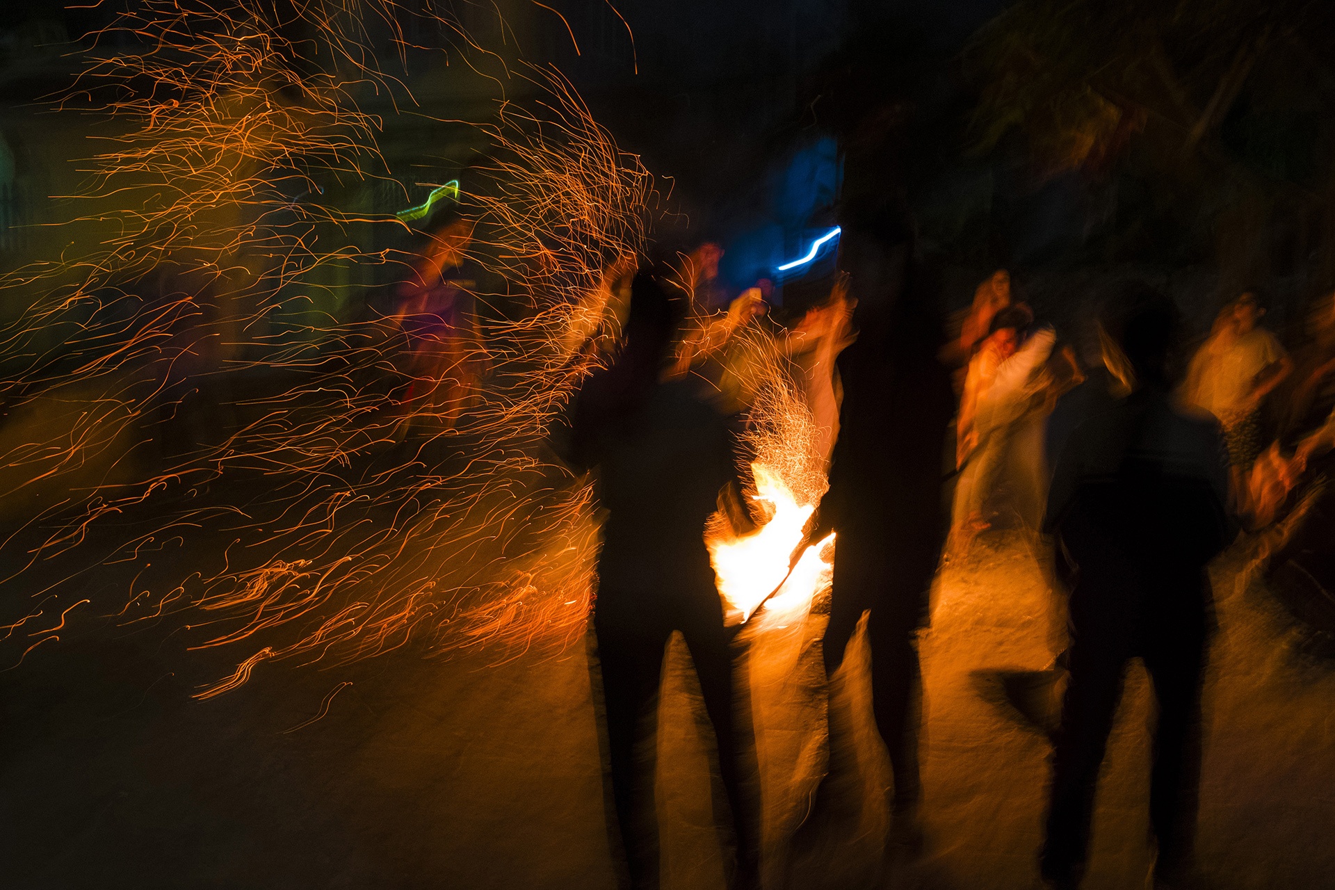 dot 30 kg vang ma lam lua de nguoi dan lay do anh 16
