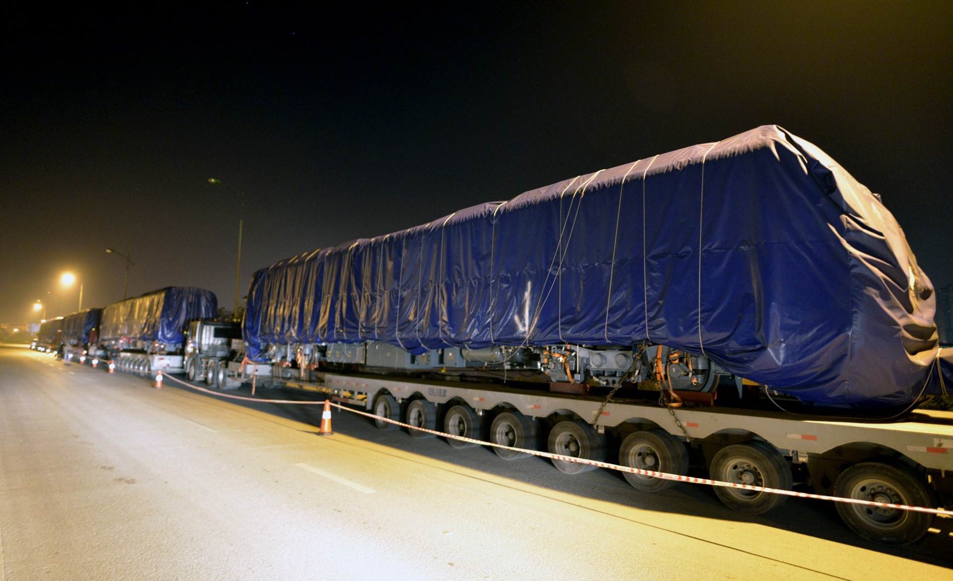 4 doan tau duong sat tren cao ve den Ha Noi anh 1