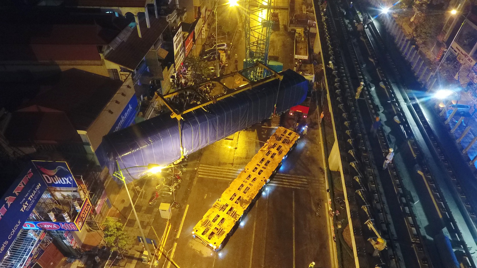 2 gio dong ho lap dau may duong sat tren cao anh 9