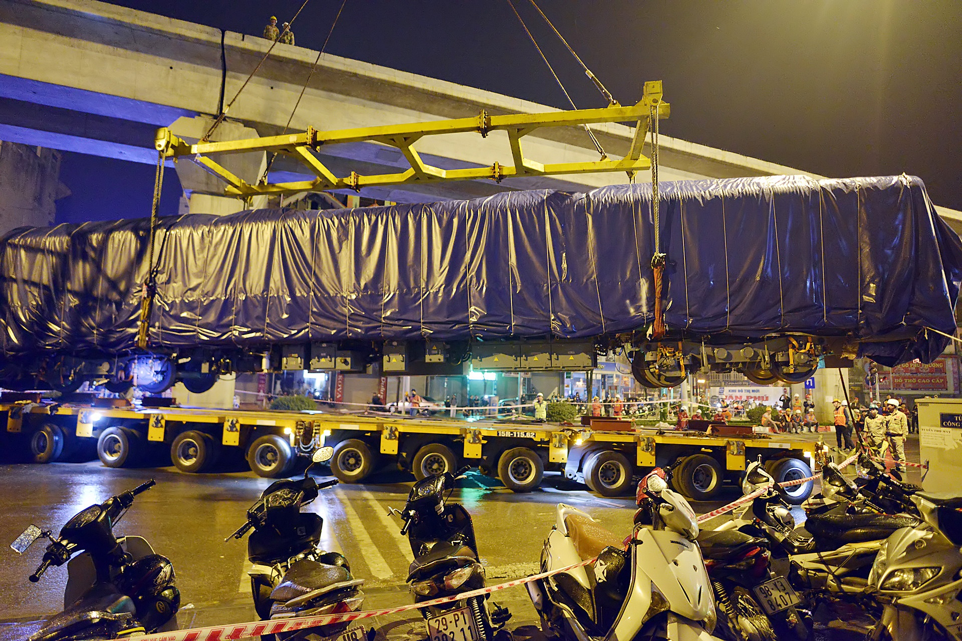 2 gio dong ho lap dau may duong sat tren cao anh 6