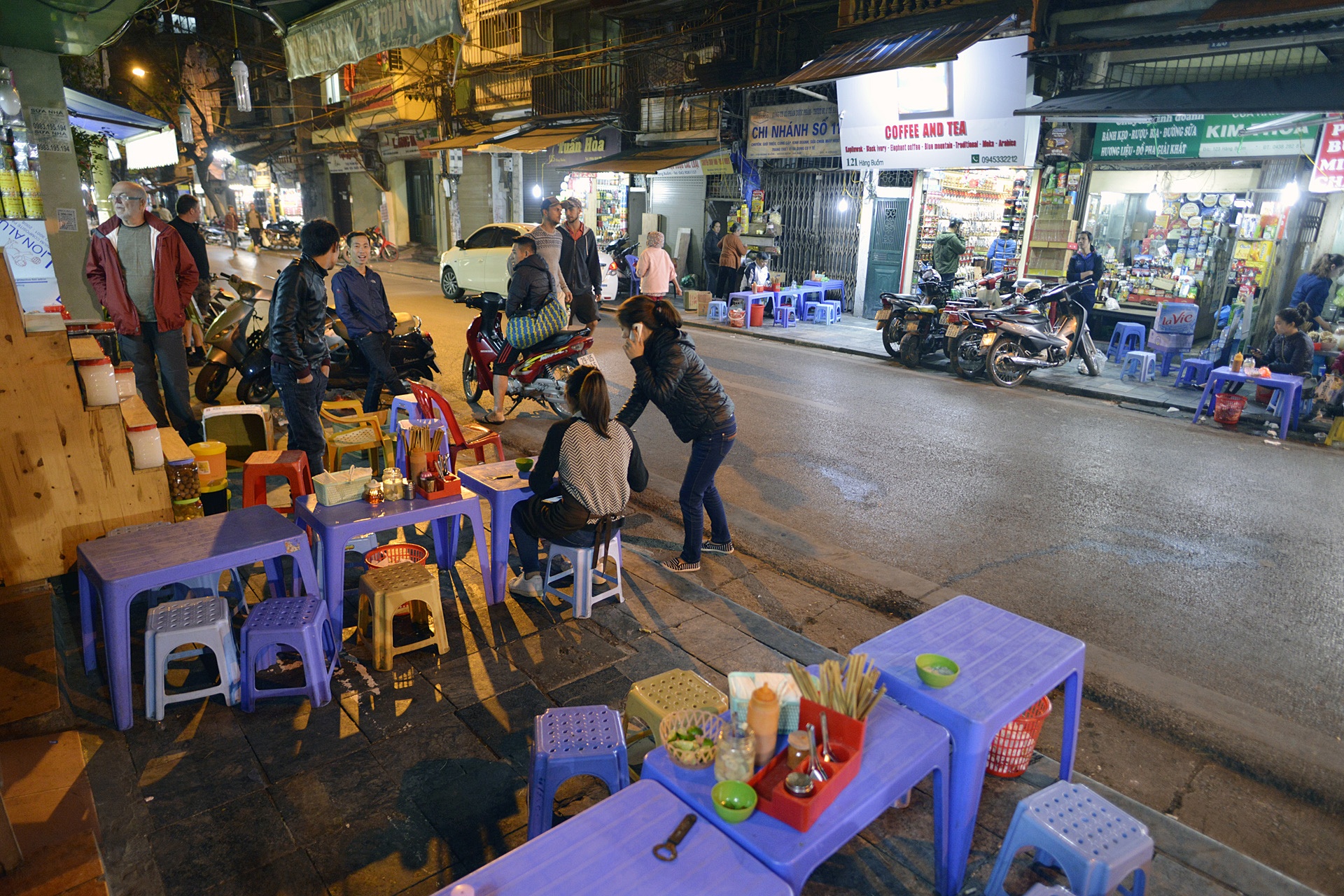 Hang rong,  shop quan ao di dong tran ngap via he anh 12