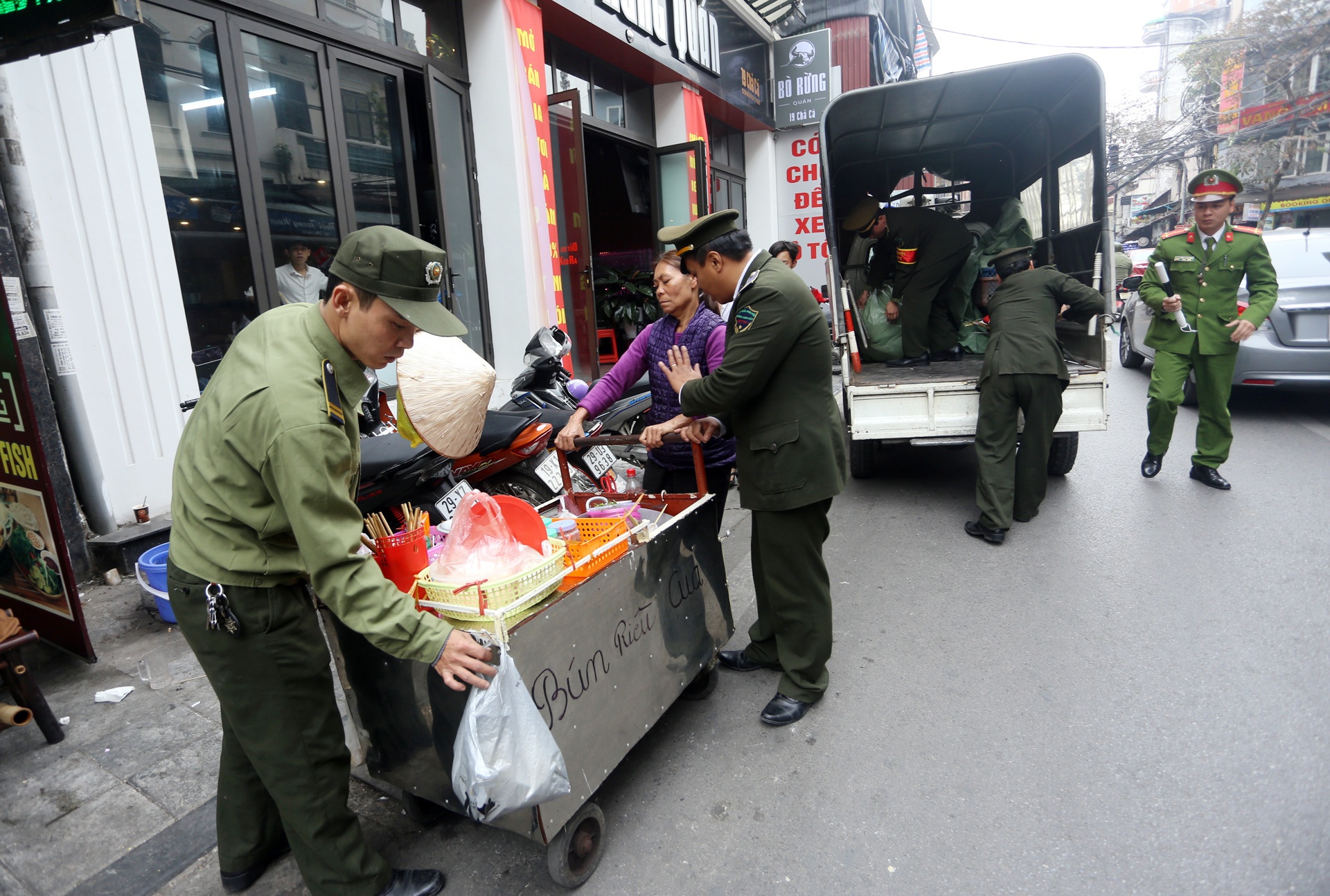 via he quan trung tam Ha Noi sau khi don dep anh 15