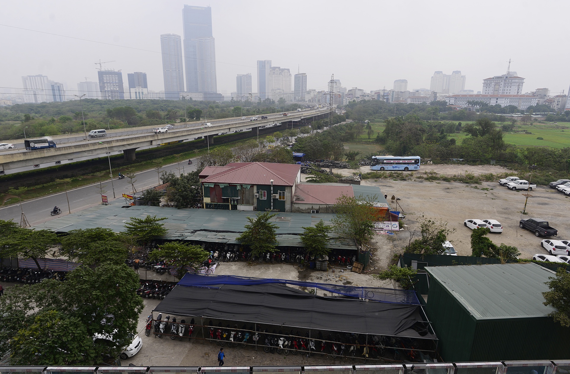 Bai xe quanh ben xe My Dinh anh 1