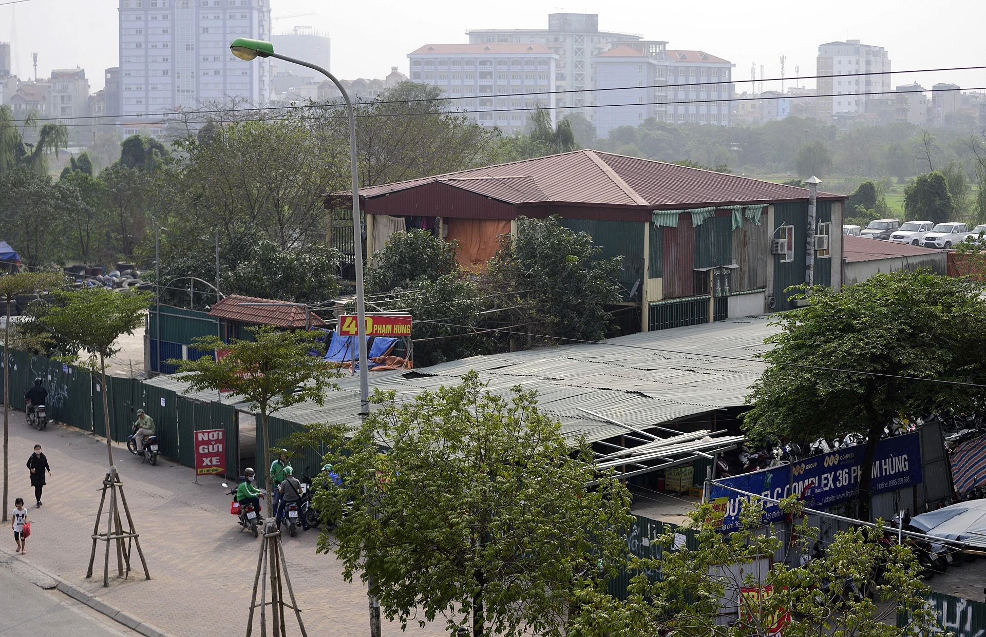 Bai xe quanh ben xe My Dinh anh 4