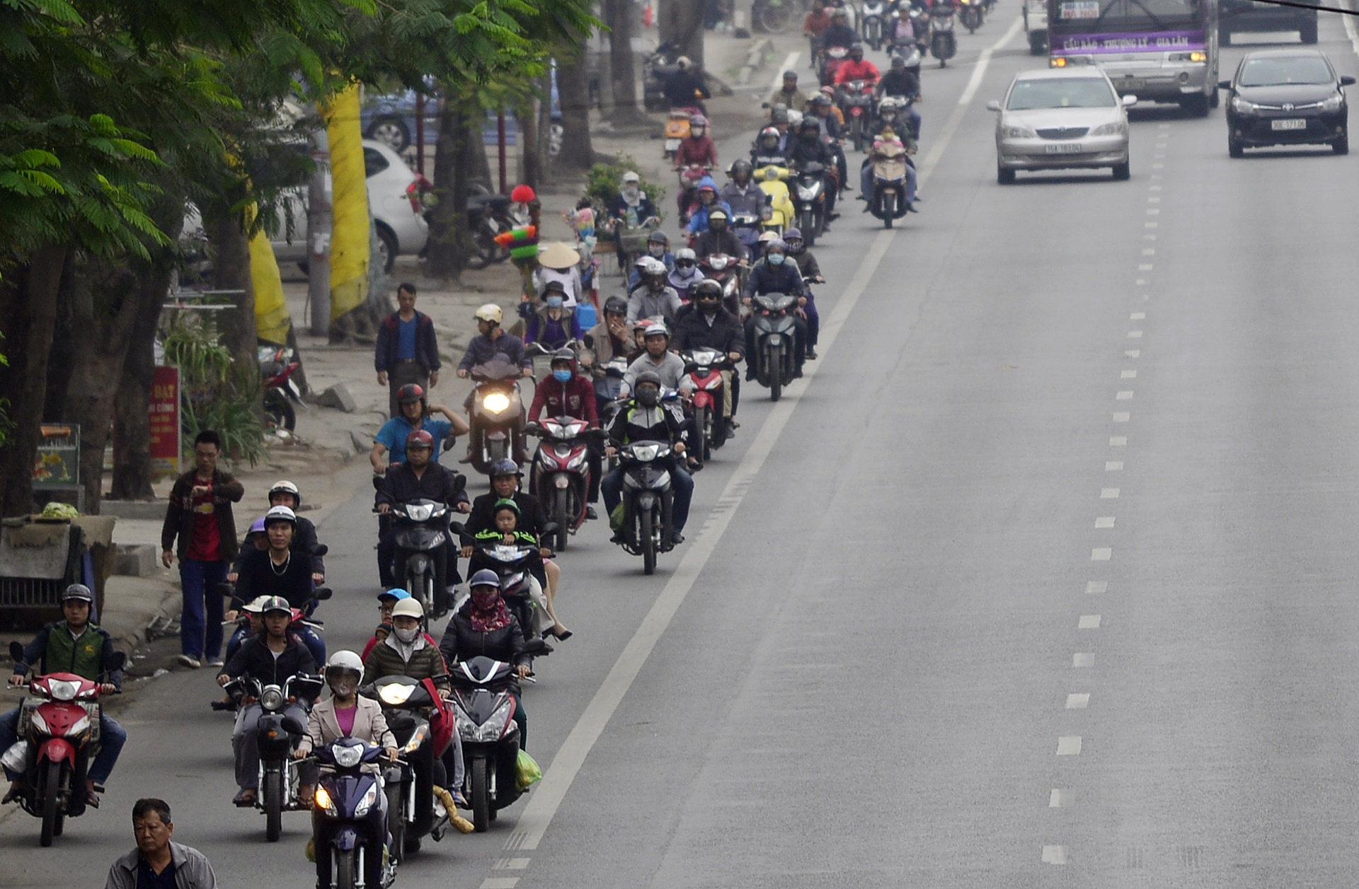 Tuyen duong nguoi di xe may dung lan gay ngac nhien o Hai Phong hinh anh