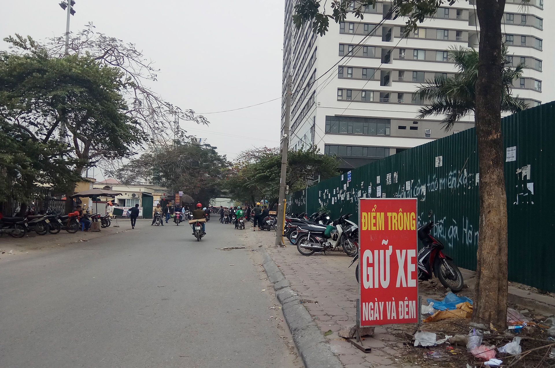 Bai trong xe canh ben My Dinh 'sach bong' xe anh 19