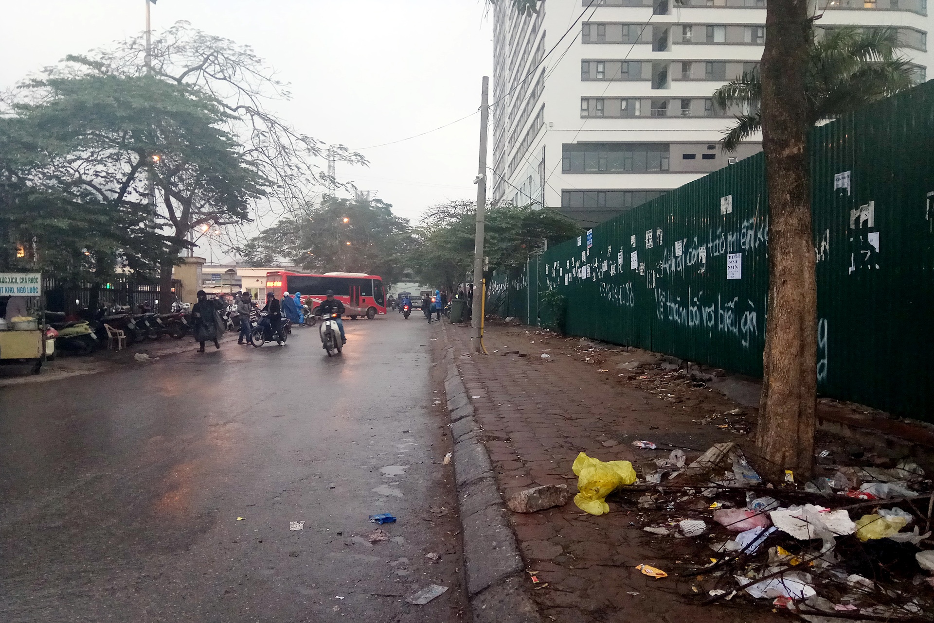 Bai trong xe canh ben My Dinh 'sach bong' xe anh 20