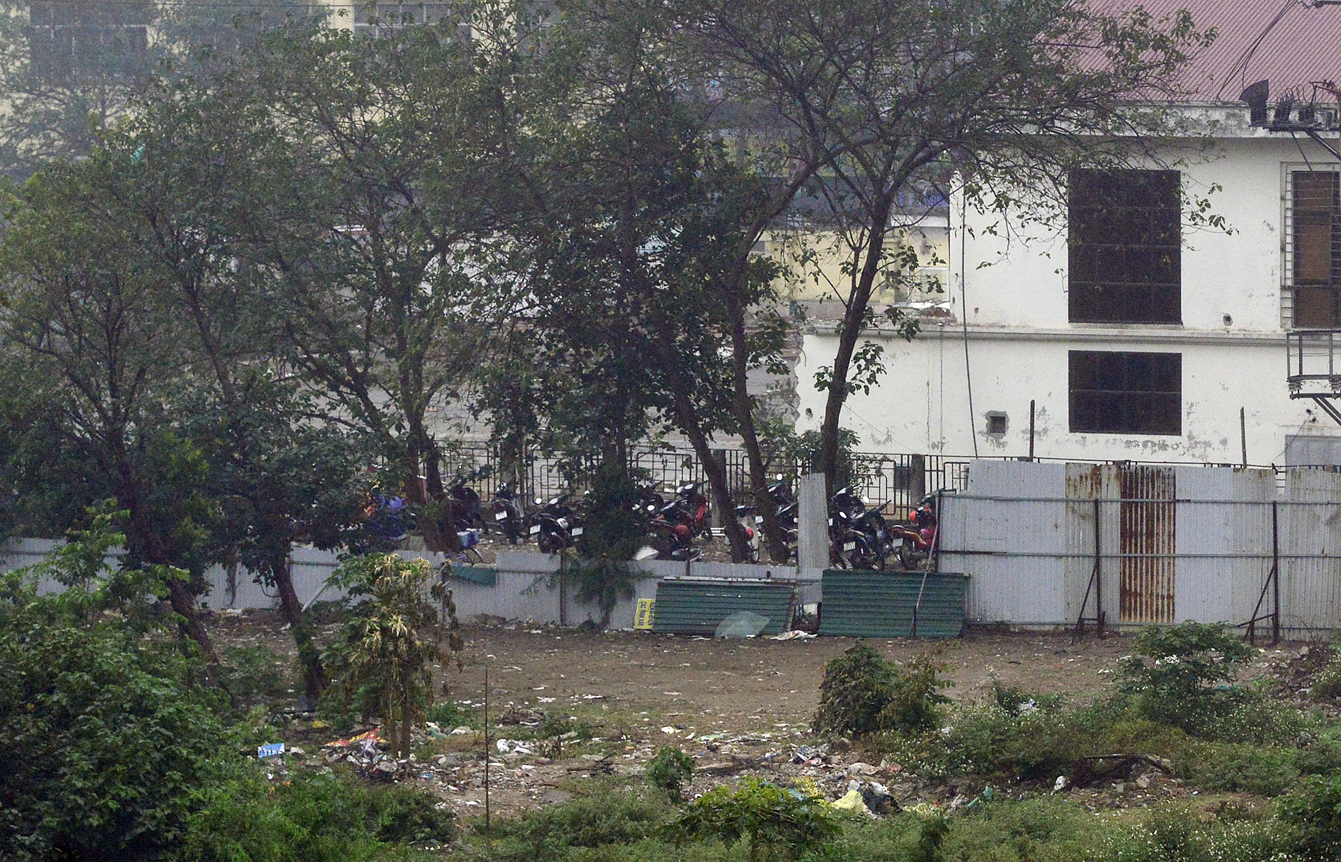 Bai trong xe canh ben My Dinh 'sach bong' xe anh 22