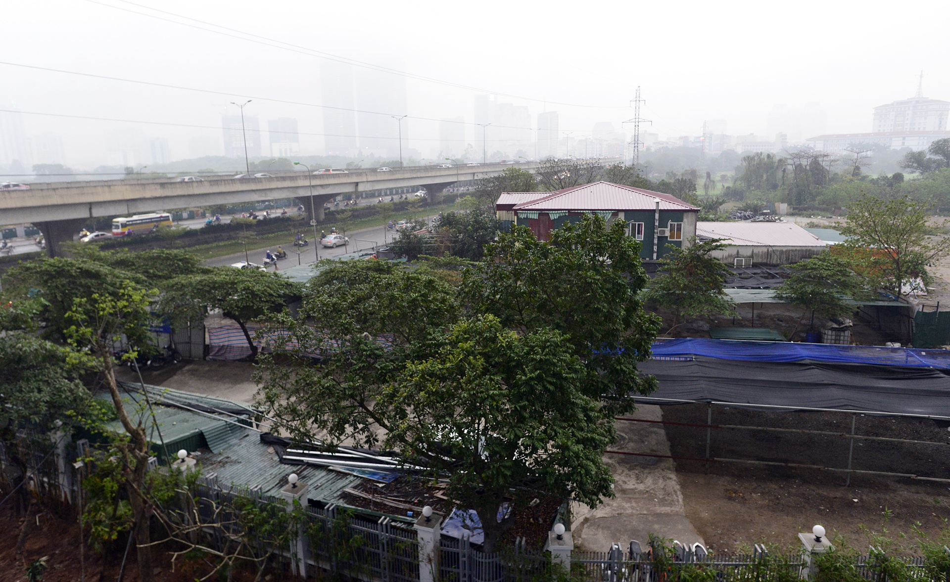 Bai trong xe canh ben My Dinh 'sach bong' xe anh 2