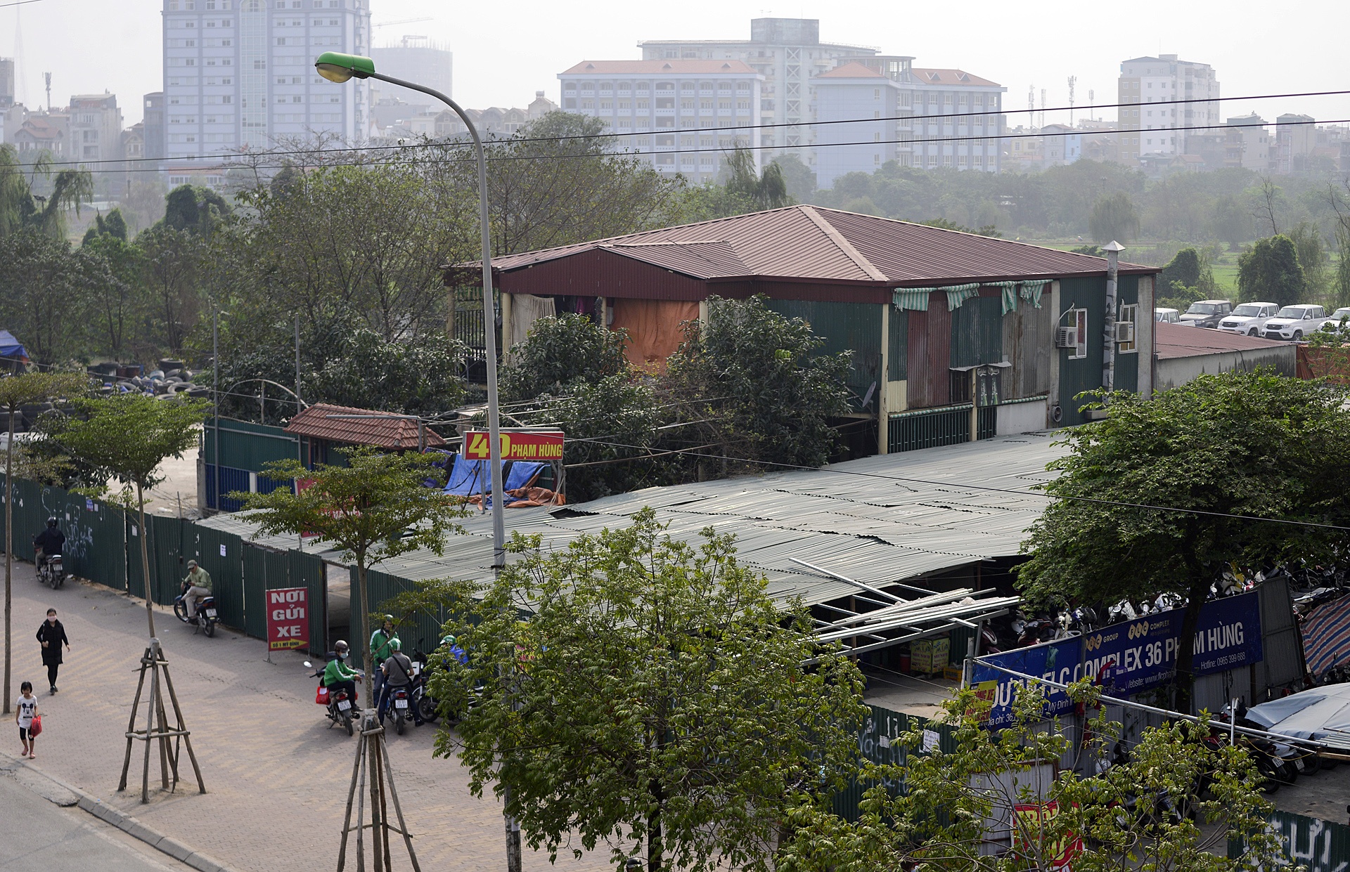 Bai trong xe canh ben My Dinh 'sach bong' xe anh 3