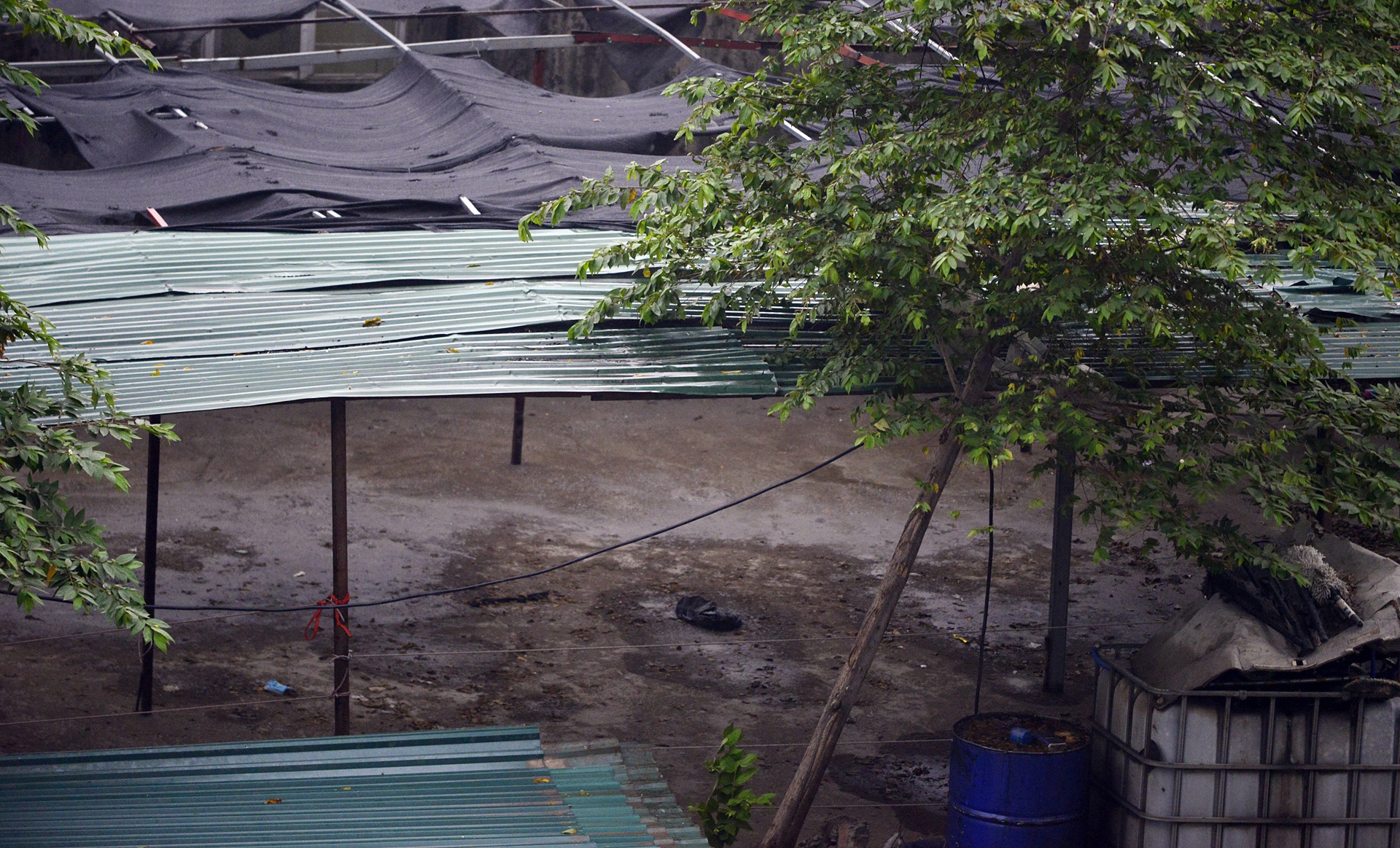 Bai trong xe canh ben My Dinh 'sach bong' xe anh 6