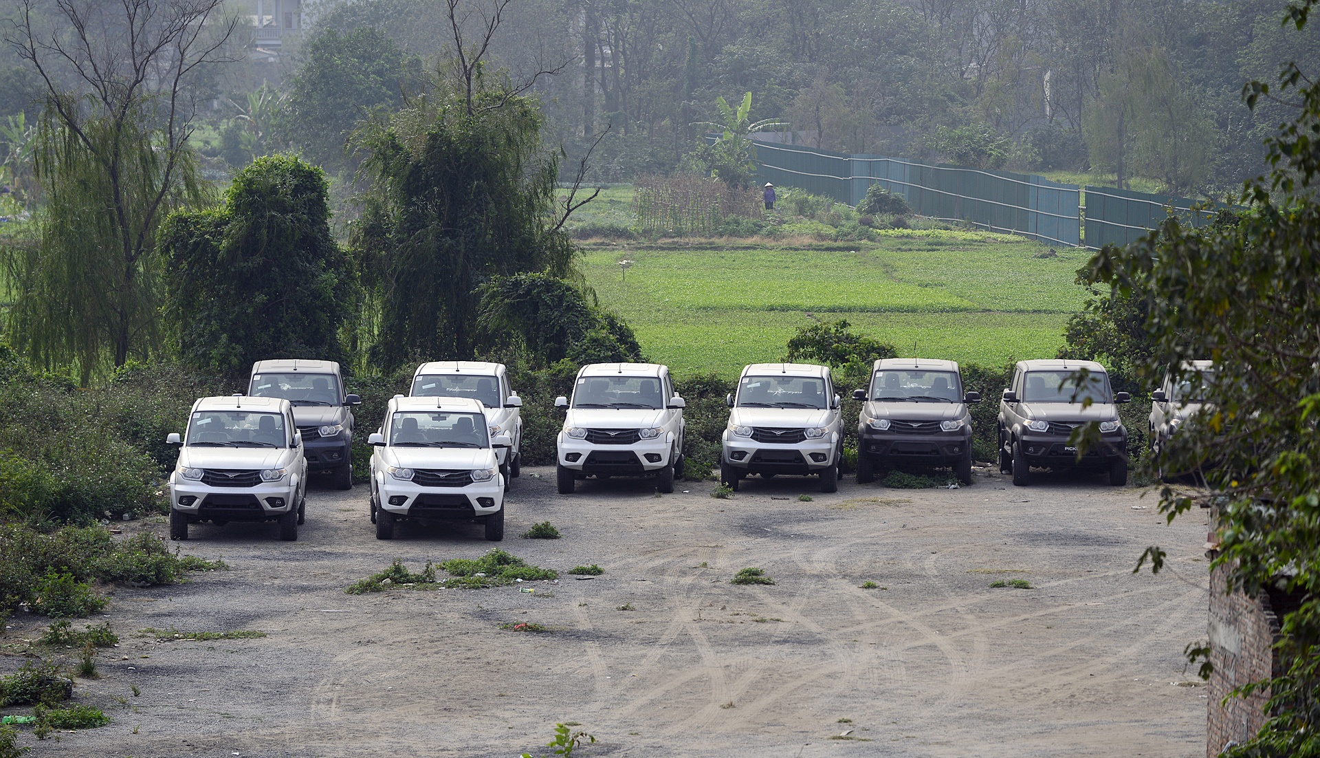 Bai trong xe canh ben My Dinh 'sach bong' xe anh 7