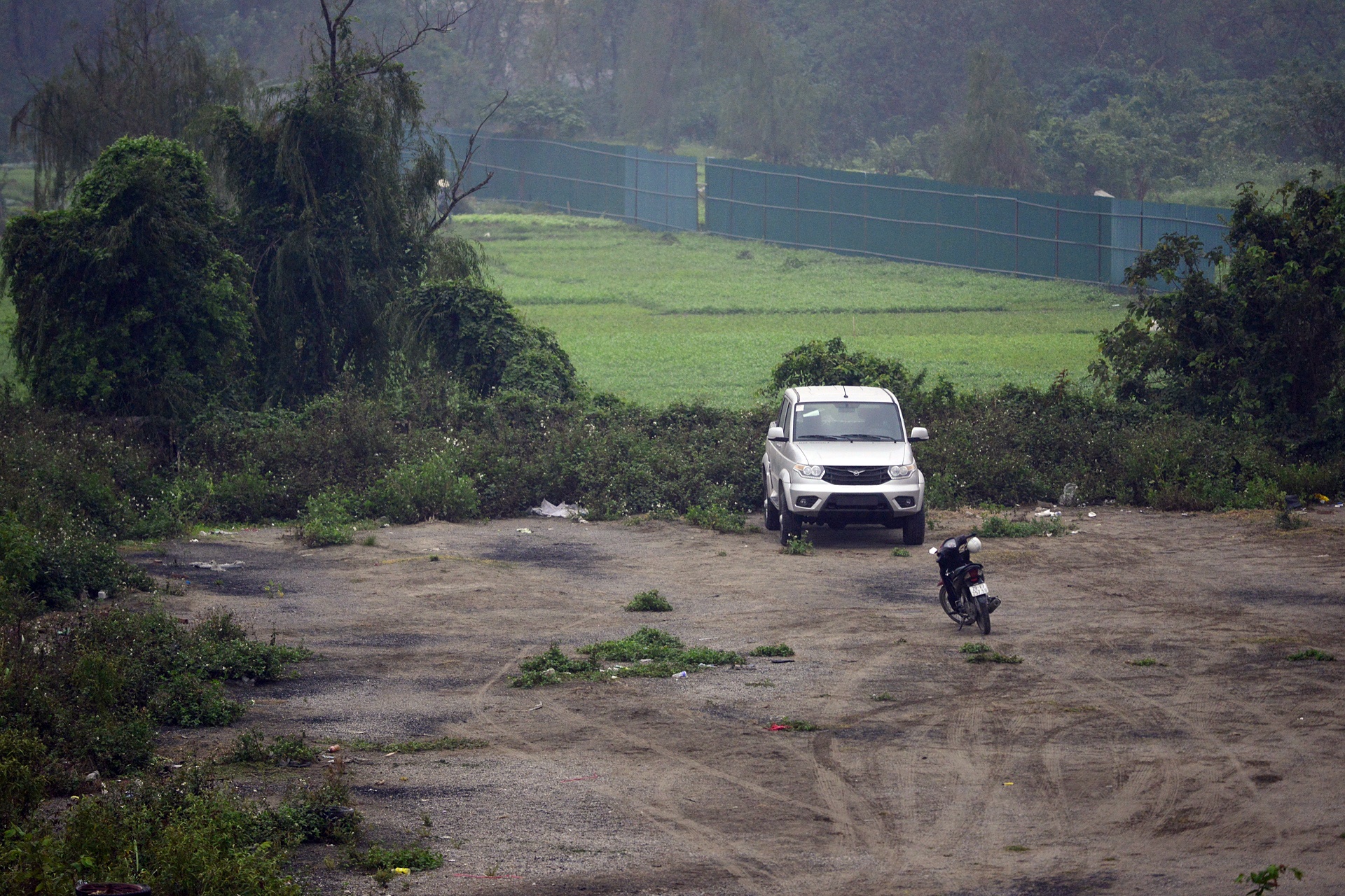 Bai trong xe canh ben My Dinh 'sach bong' xe anh 8