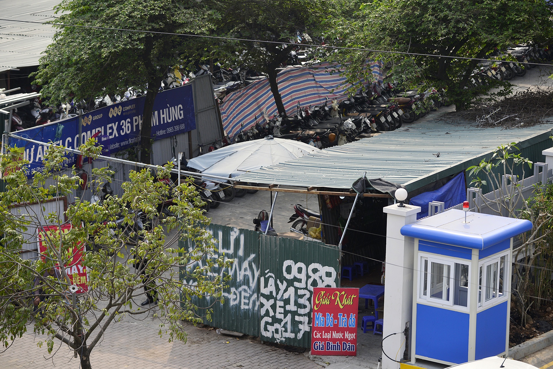 Bai trong xe canh ben My Dinh 'sach bong' xe anh 9