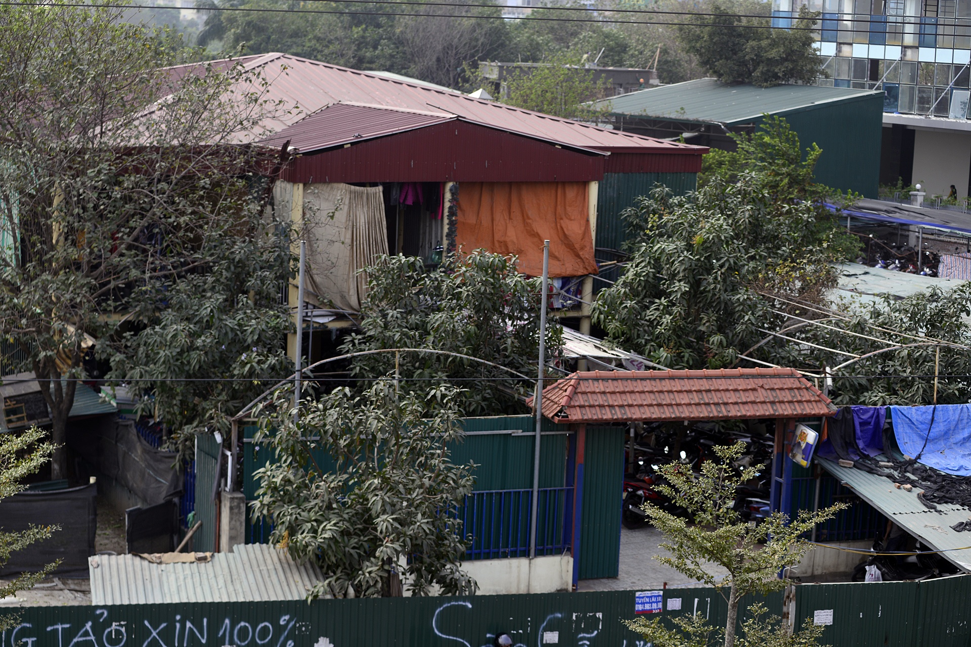 Bai trong xe canh ben My Dinh 'sach bong' xe anh 13