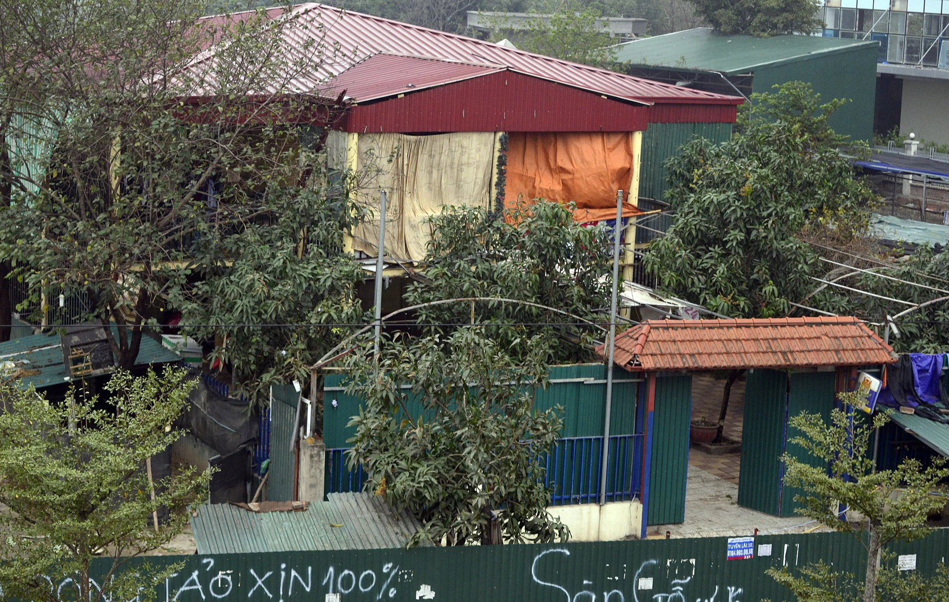 Bai trong xe canh ben My Dinh 'sach bong' xe anh 14