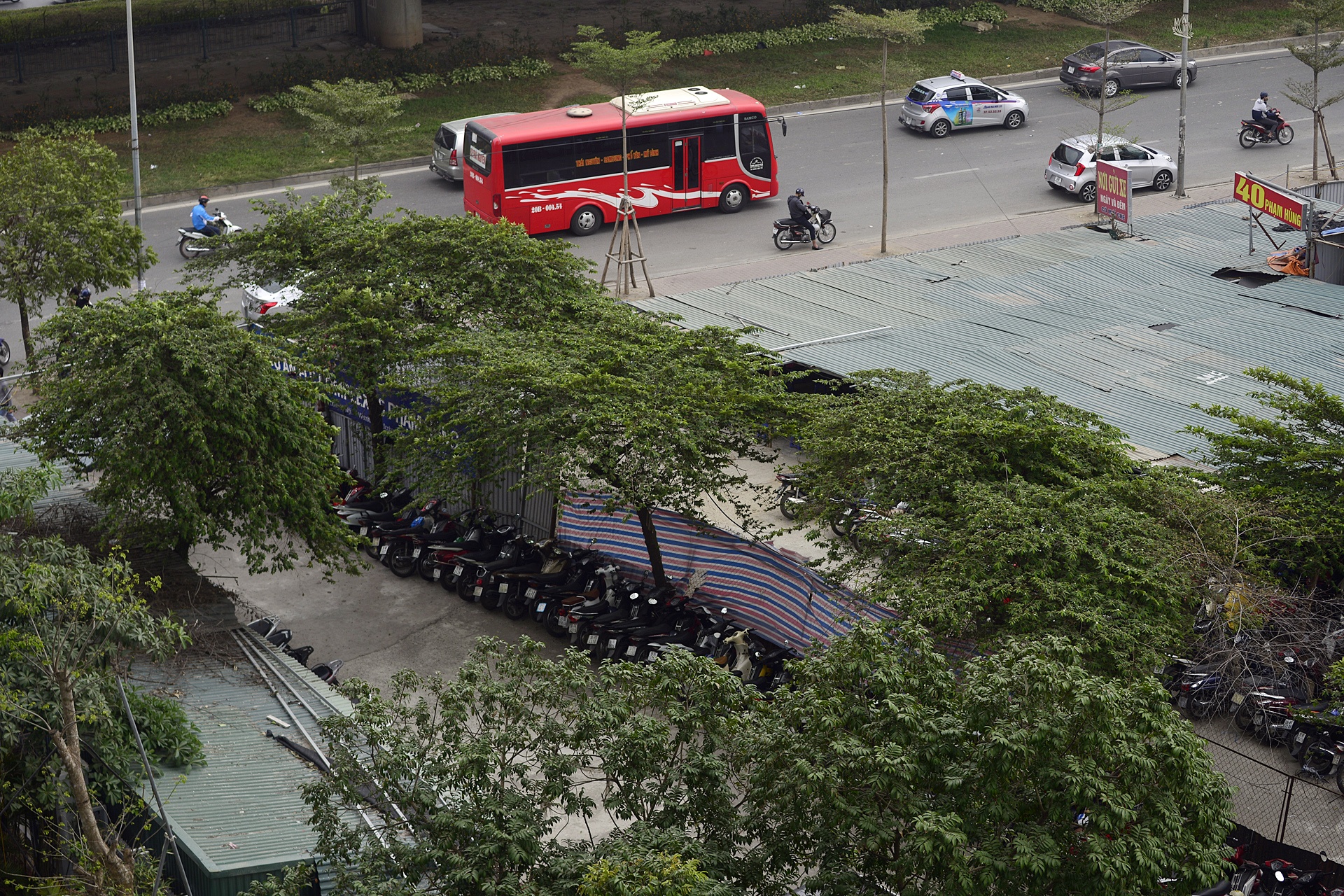 Bai trong xe canh ben My Dinh 'sach bong' xe anh 15