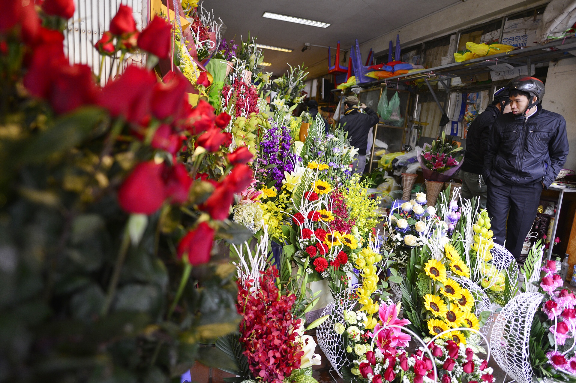 Khong khi 8/3 ron rang pho phuong anh 5