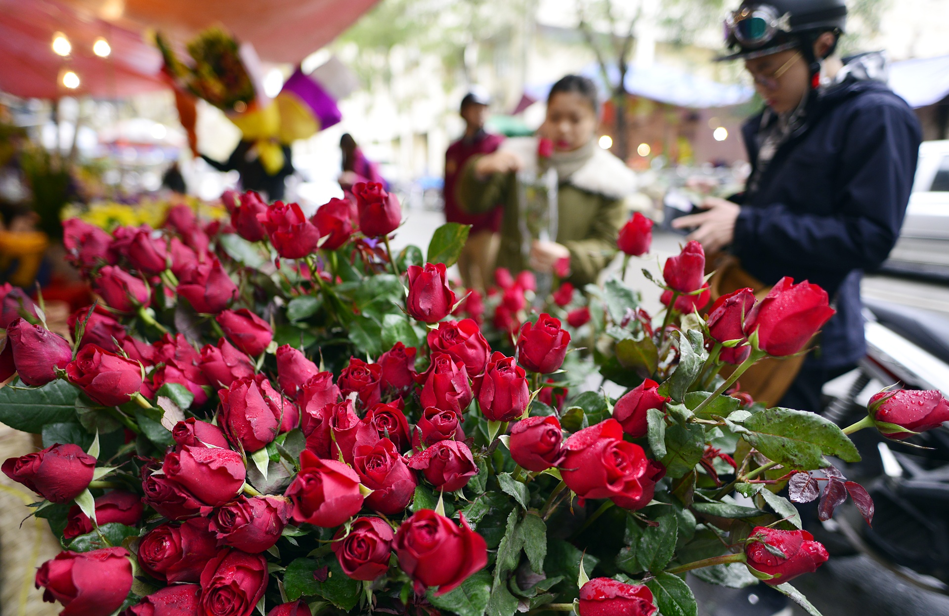 Khong khi 8/3 ron rang pho phuong anh 2