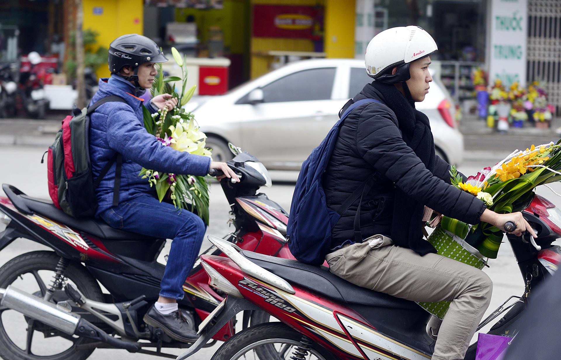 Khong khi 8/3 ron rang pho phuong anh 9