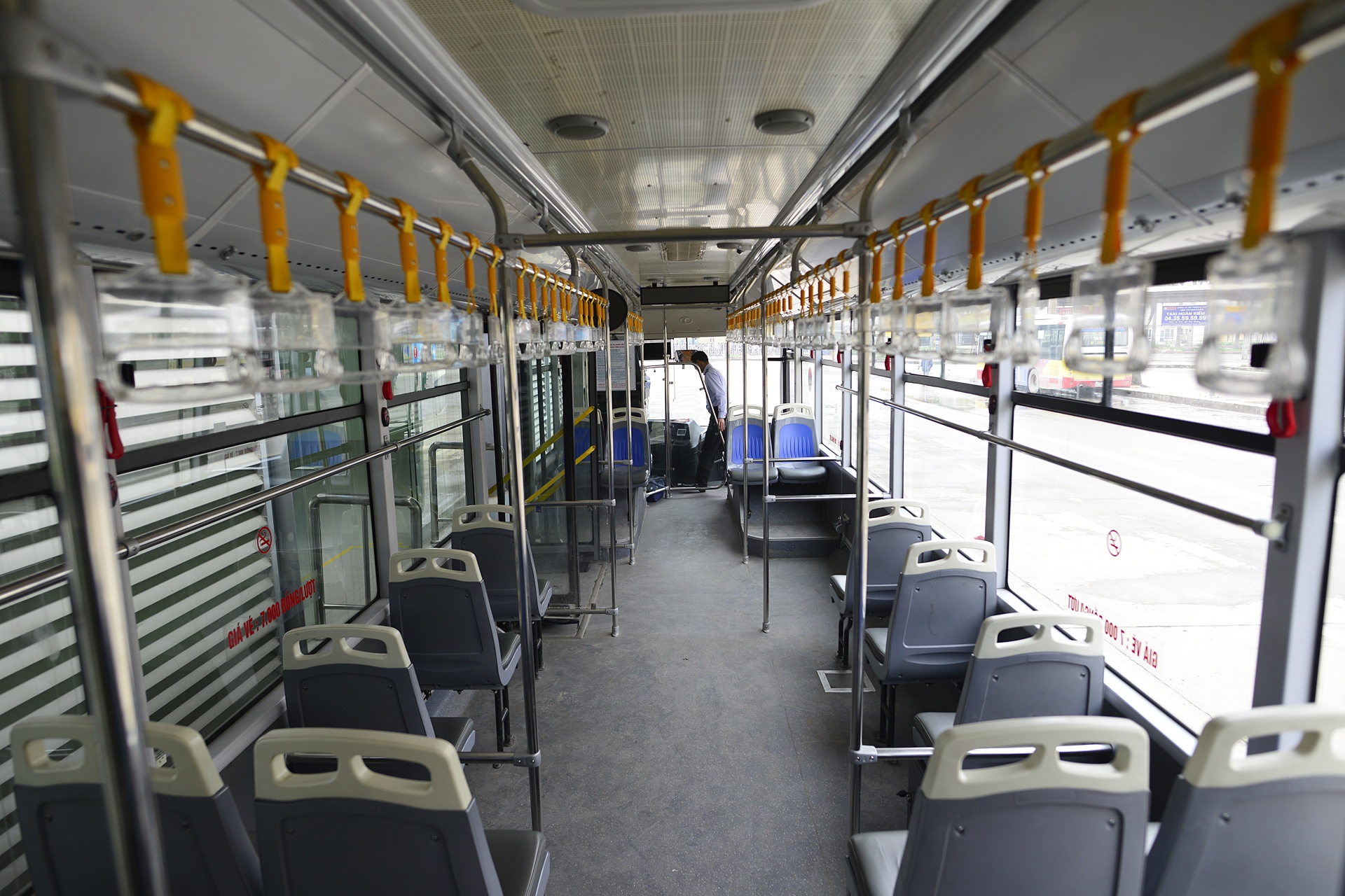 Can canh noi that xe buyt nhanh BRT anh 2