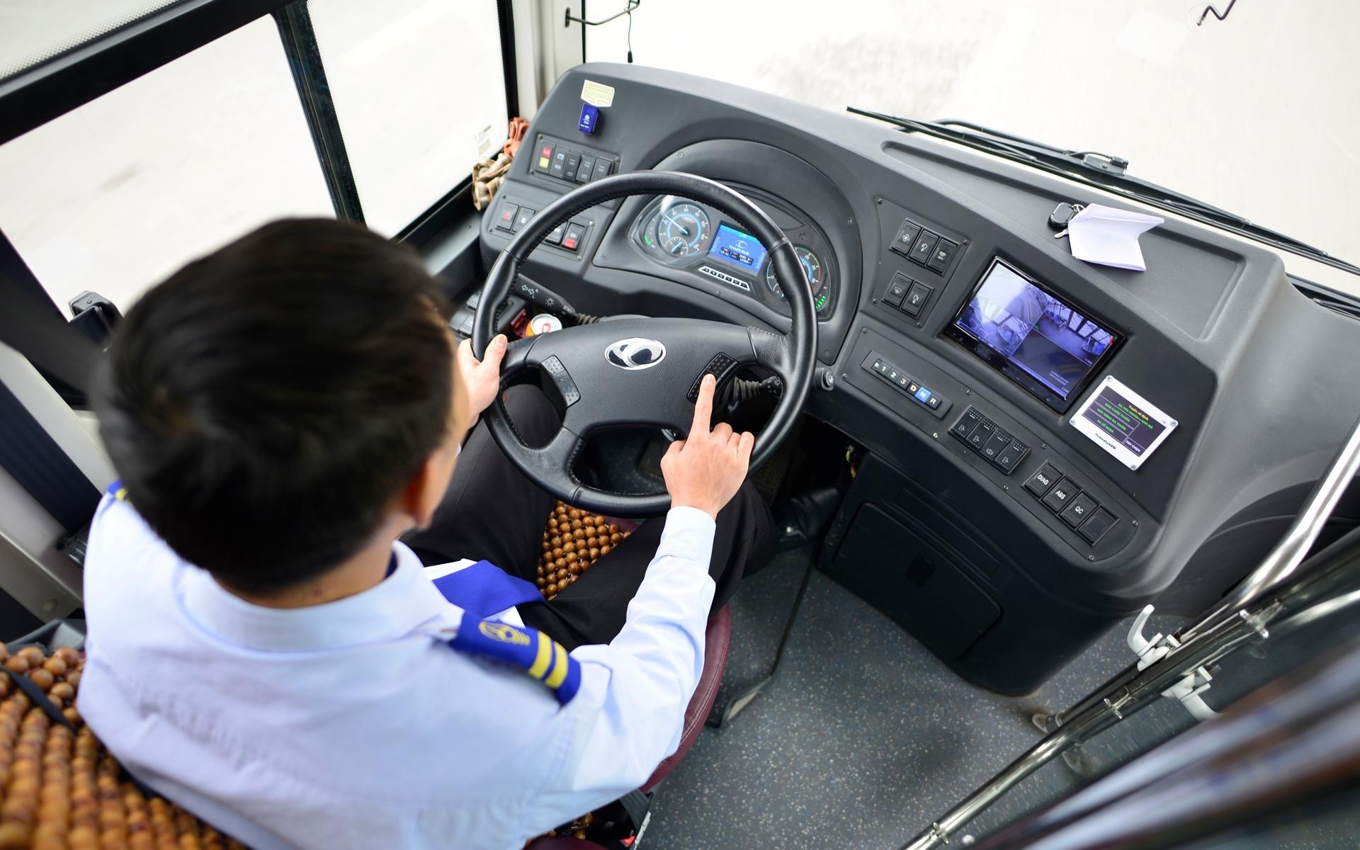 Noi that don gian cua buyt nhanh BRT bi to doi gia hinh anh