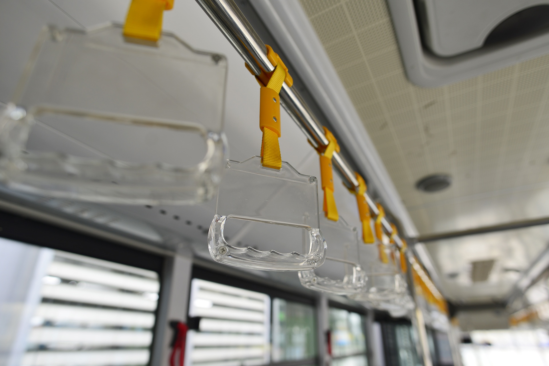 Can canh noi that xe buyt nhanh BRT anh 5